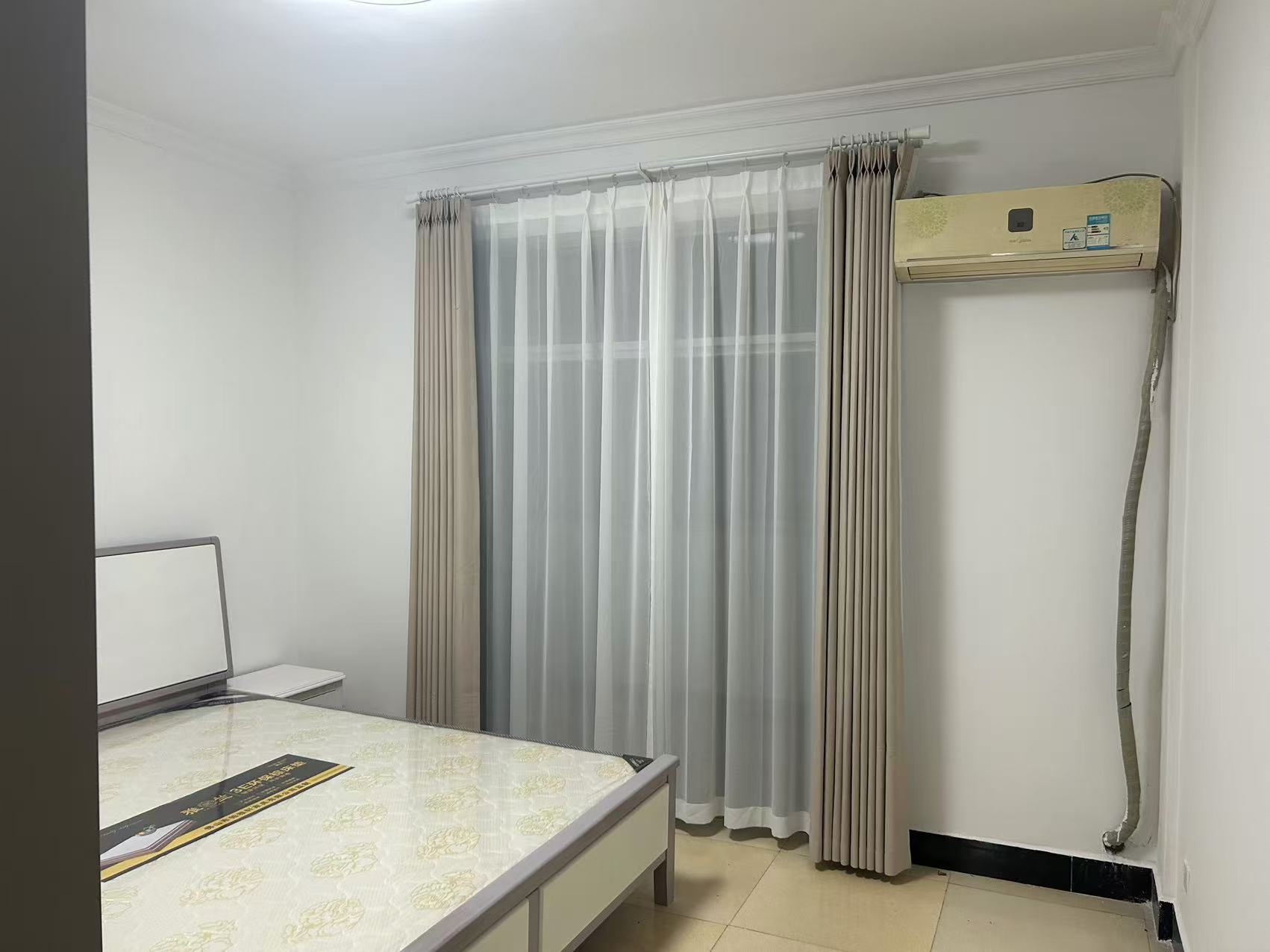 高岭小区  3室2厅2卫   2350.00元/月室内图