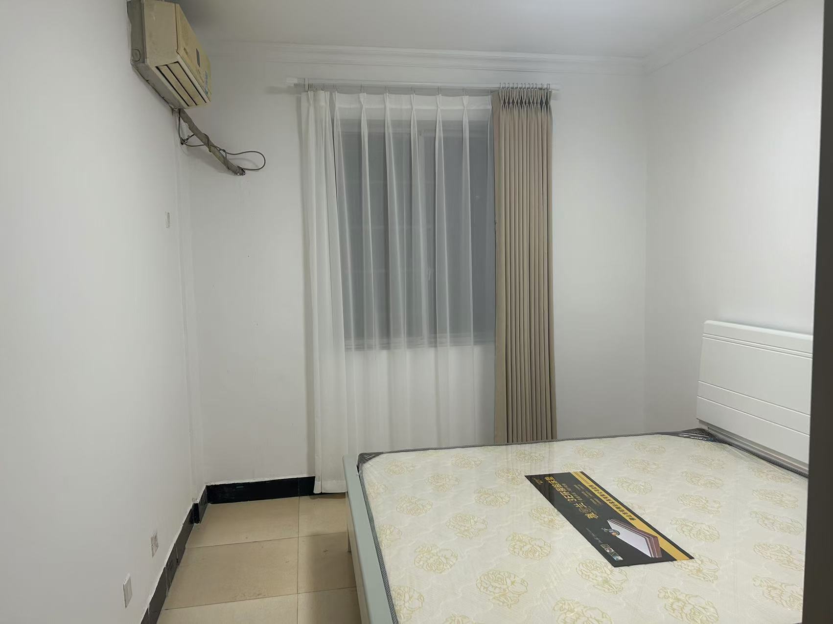高岭小区  3室2厅2卫   2350.00元/月室内图
