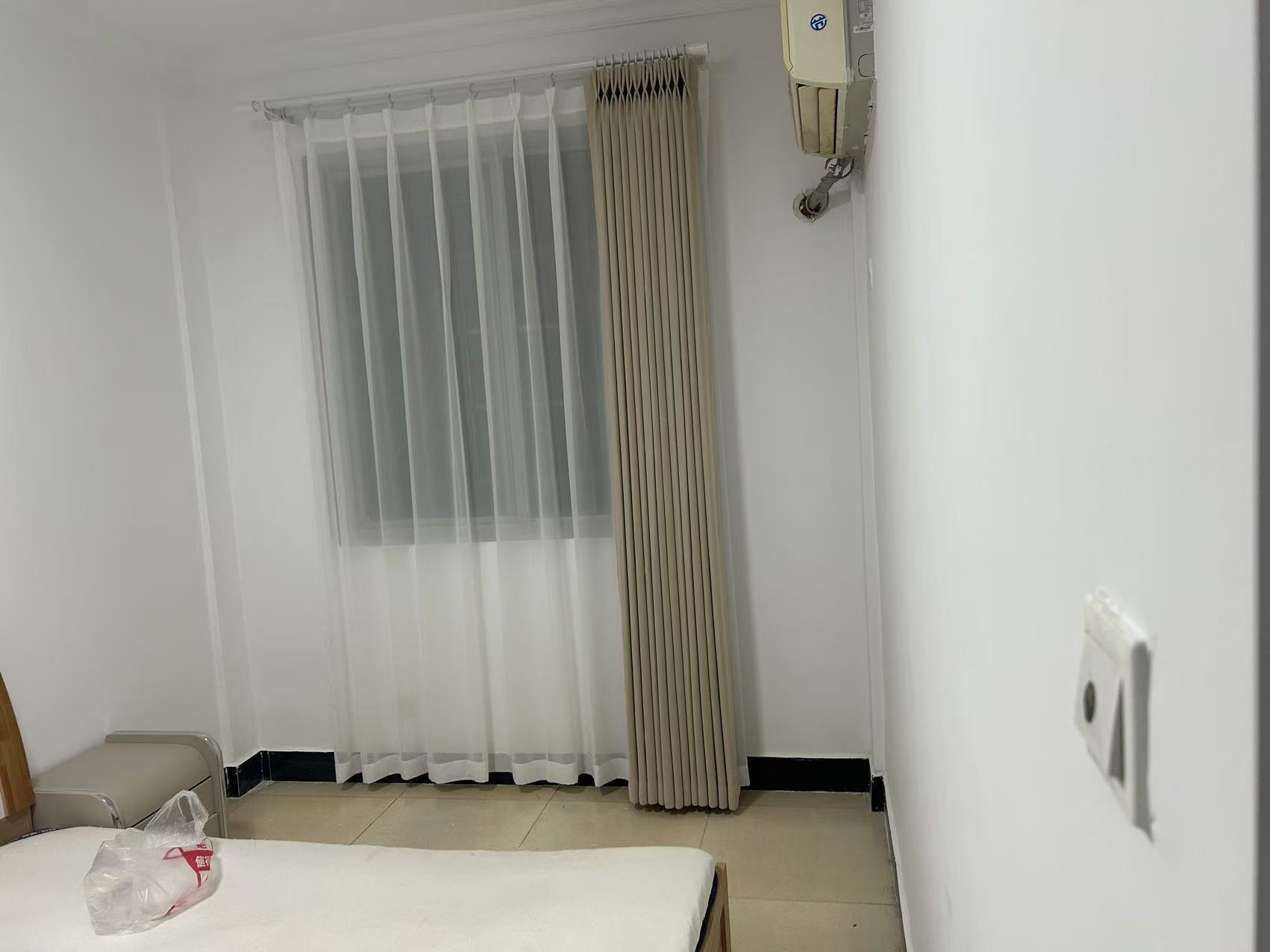 高岭小区  3室2厅2卫   2350.00元/月室内图