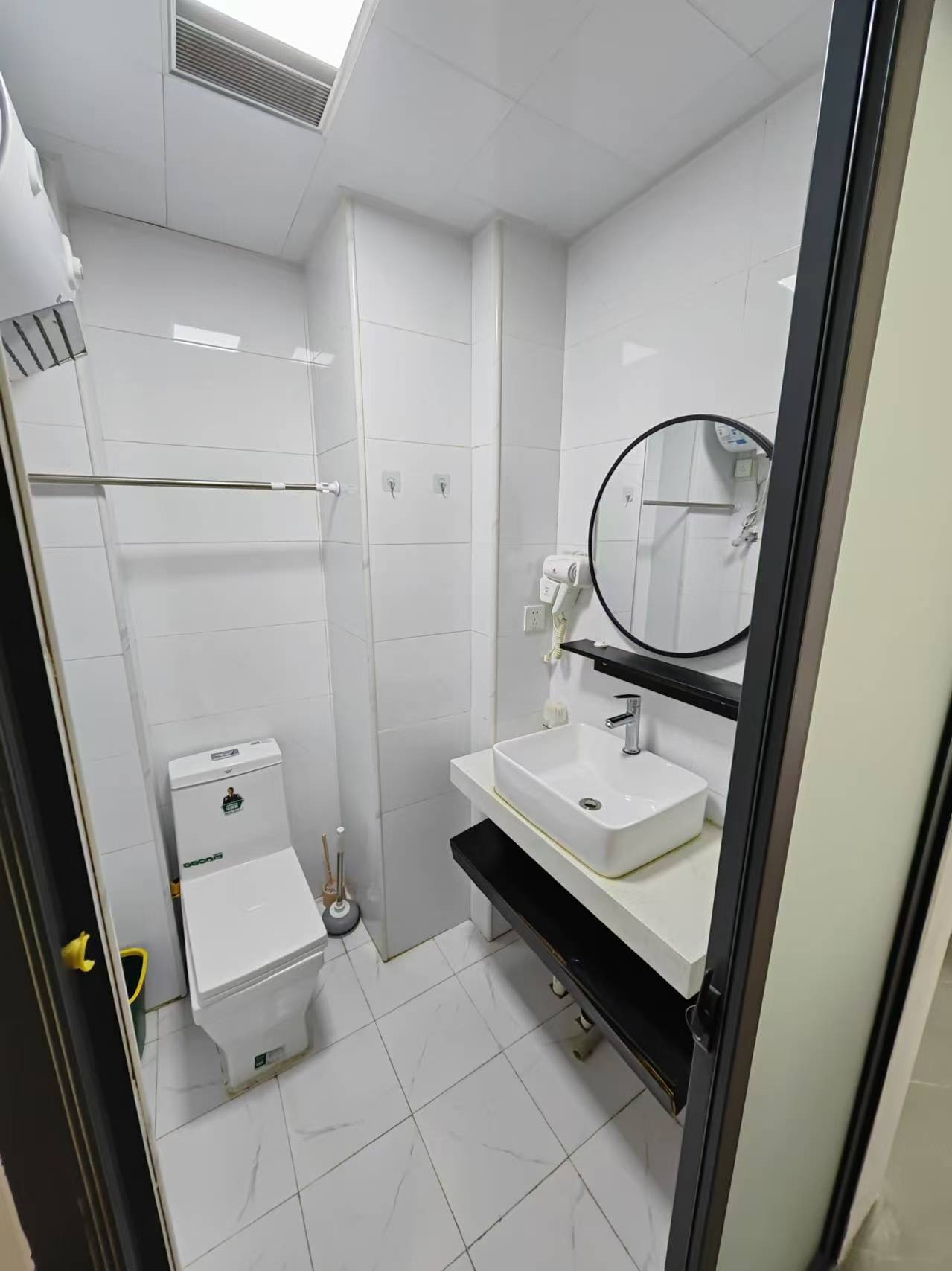 洋湖时代  1室1厅1卫    1200.0元/月 洋湖时代  1室1厅1卫    1200.0元/月室内图