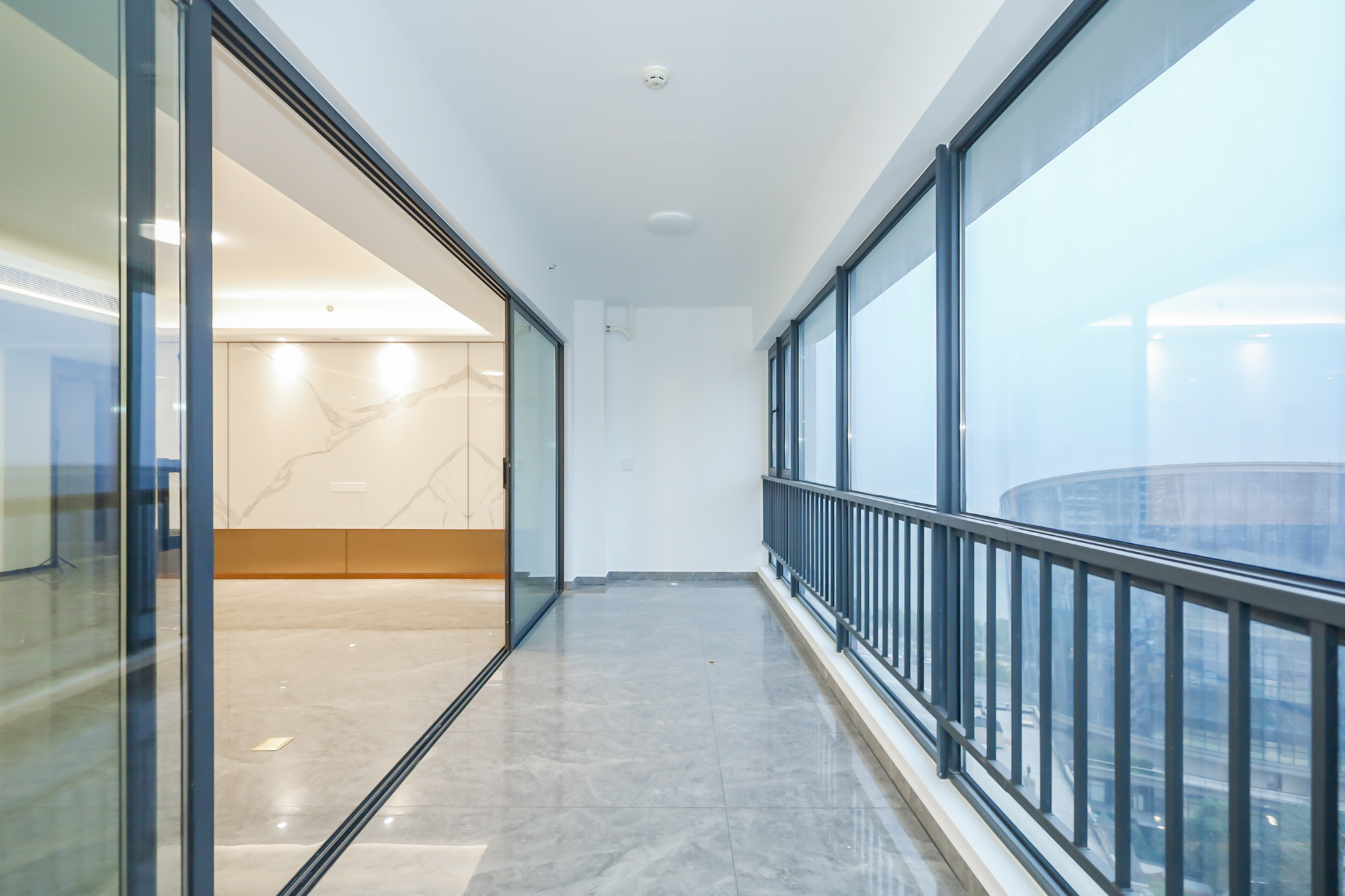 滨江府1913 4室2厅3卫 440.0万 滨江府1913 4室2厅3卫 440.0万阳台