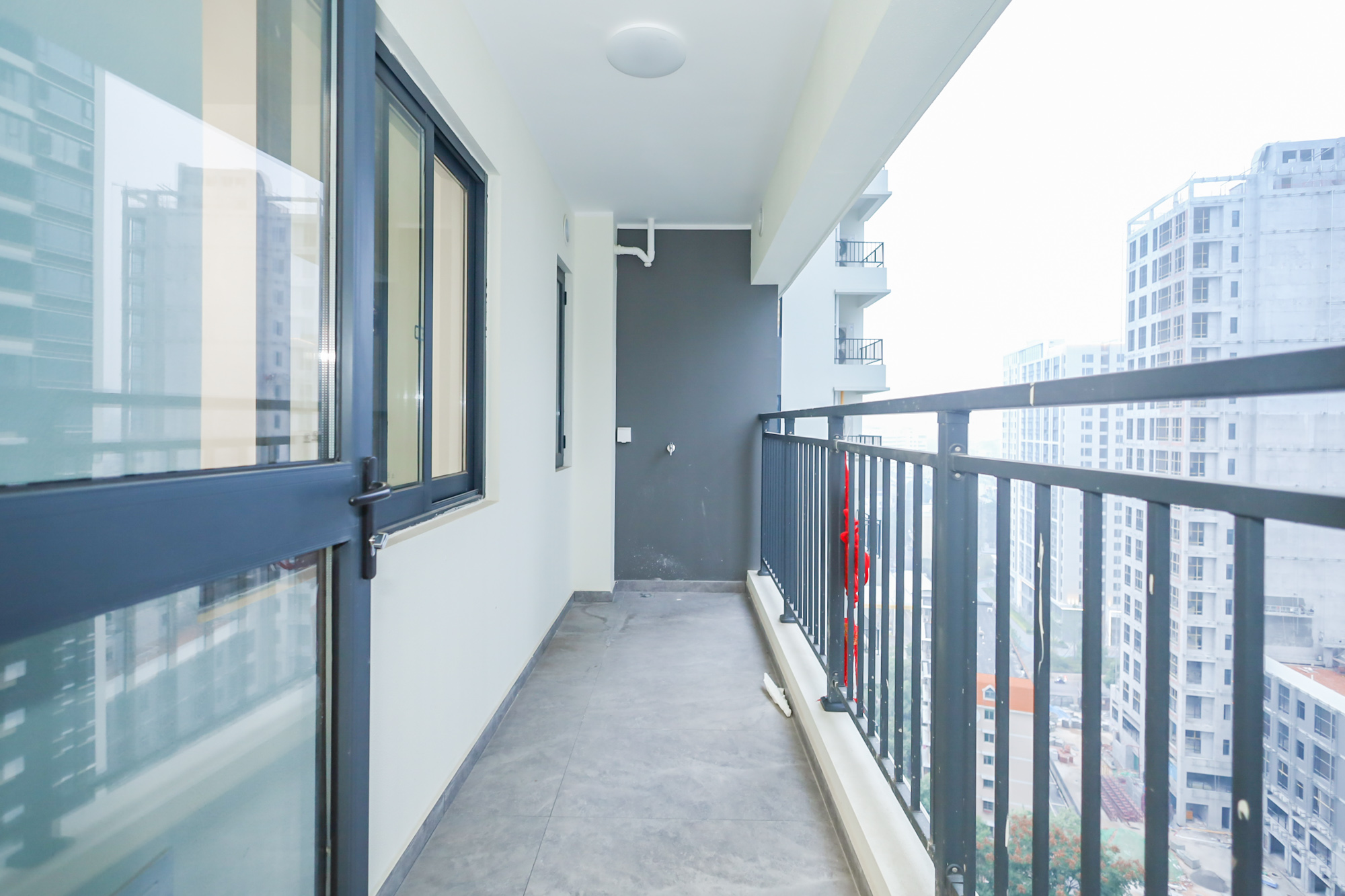 滨江府1913 4室2厅3卫 440.0万 滨江府1913 4室2厅3卫 440.0万阳台