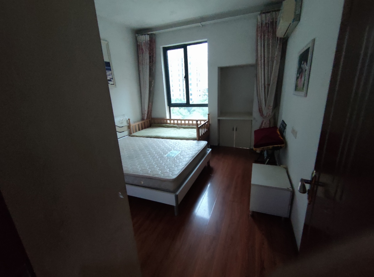 泰山公馆 2室2厅1卫 1600.0元/月 泰山公馆 2室2厅1卫 1600.0元/月室内图