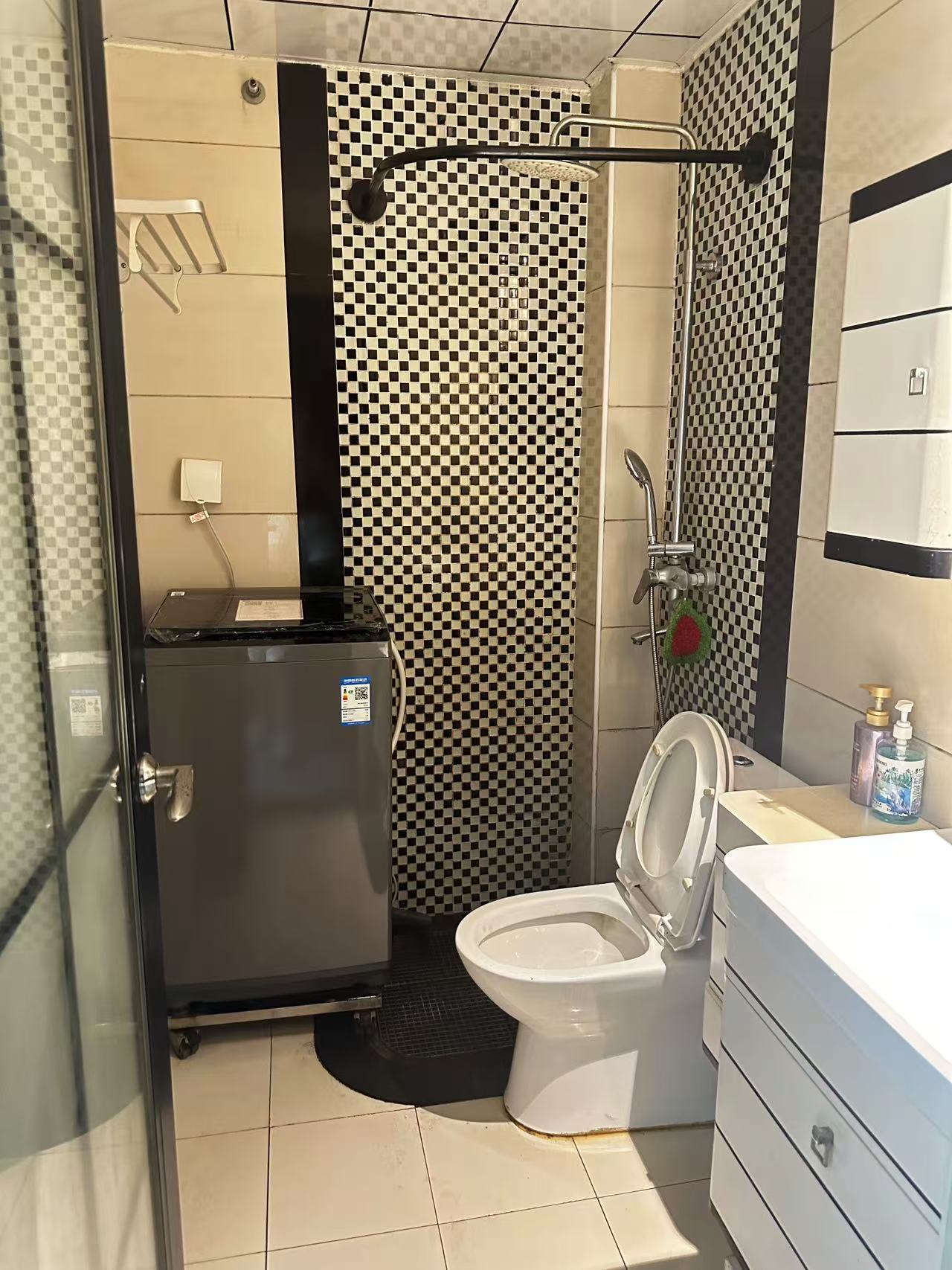 丰园公寓  1室1厅1卫    1100.0元/月 丰园公寓  1室1厅1卫    1100.0元/月室内图