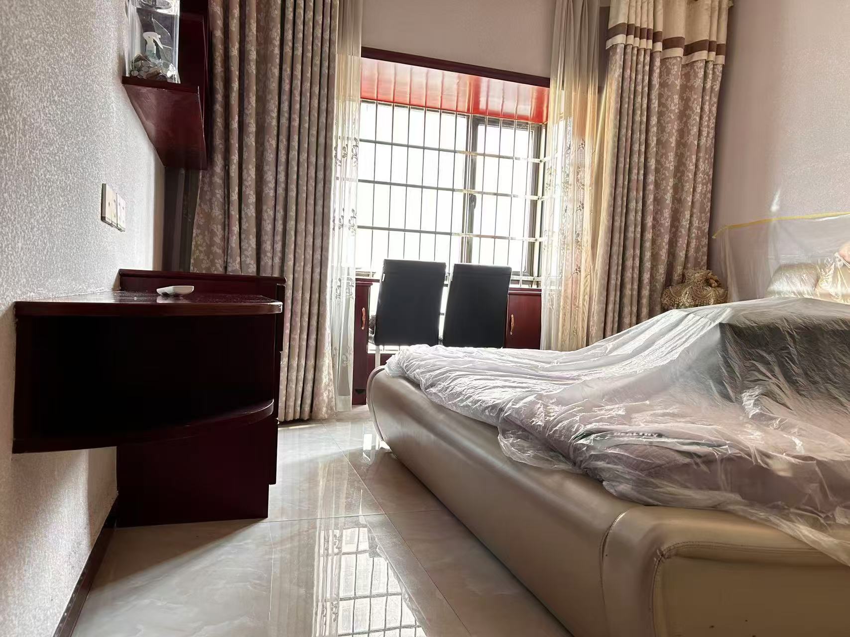 万豪城市花园 3室2厅2卫 2500.0元/月 万豪城市花园 3室2厅2卫 2500.0元/月室内图