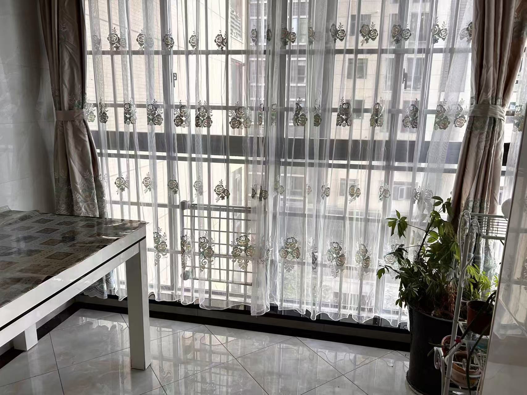 万豪城市花园 3室2厅2卫 2500.0元/月 万豪城市花园 3室2厅2卫 2500.0元/月室内图