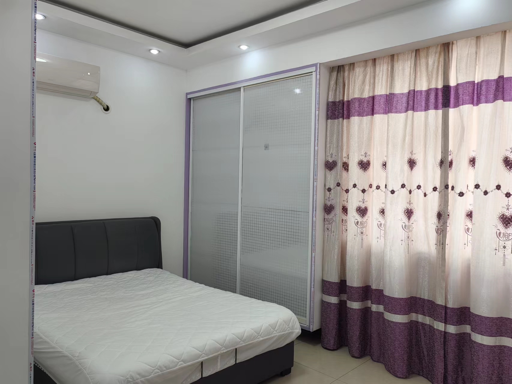 红星国际星城  1室1厅1卫    1400.0元/月 红星国际星城  1室1厅1卫    1400.0元/月