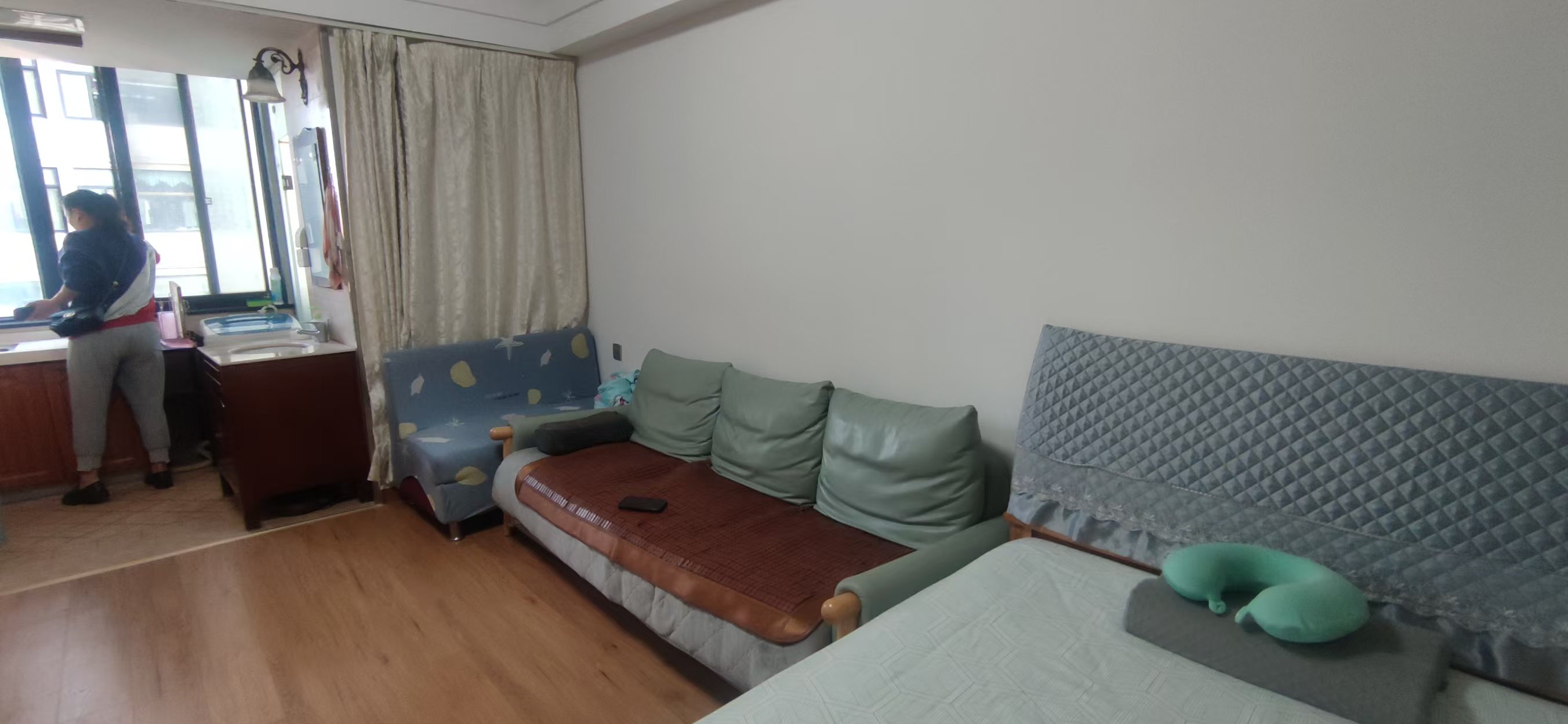 中央商业广场 1室1厅1卫 1300.0元/月 中央商业广场 1室1厅1卫 1300.0元/月室内图