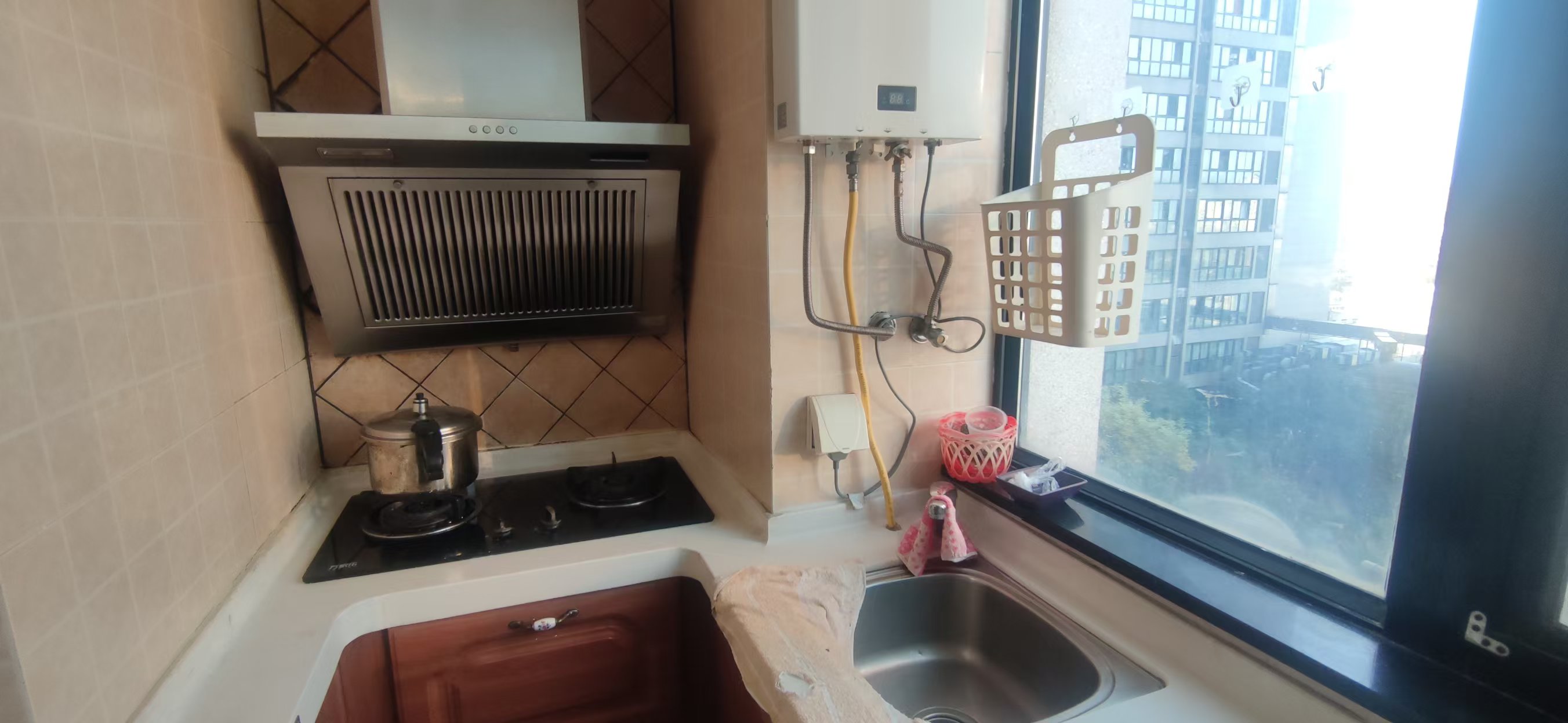 中央商业广场 1室1厅1卫 1300.0元/月 中央商业广场 1室1厅1卫 1300.0元/月室内图