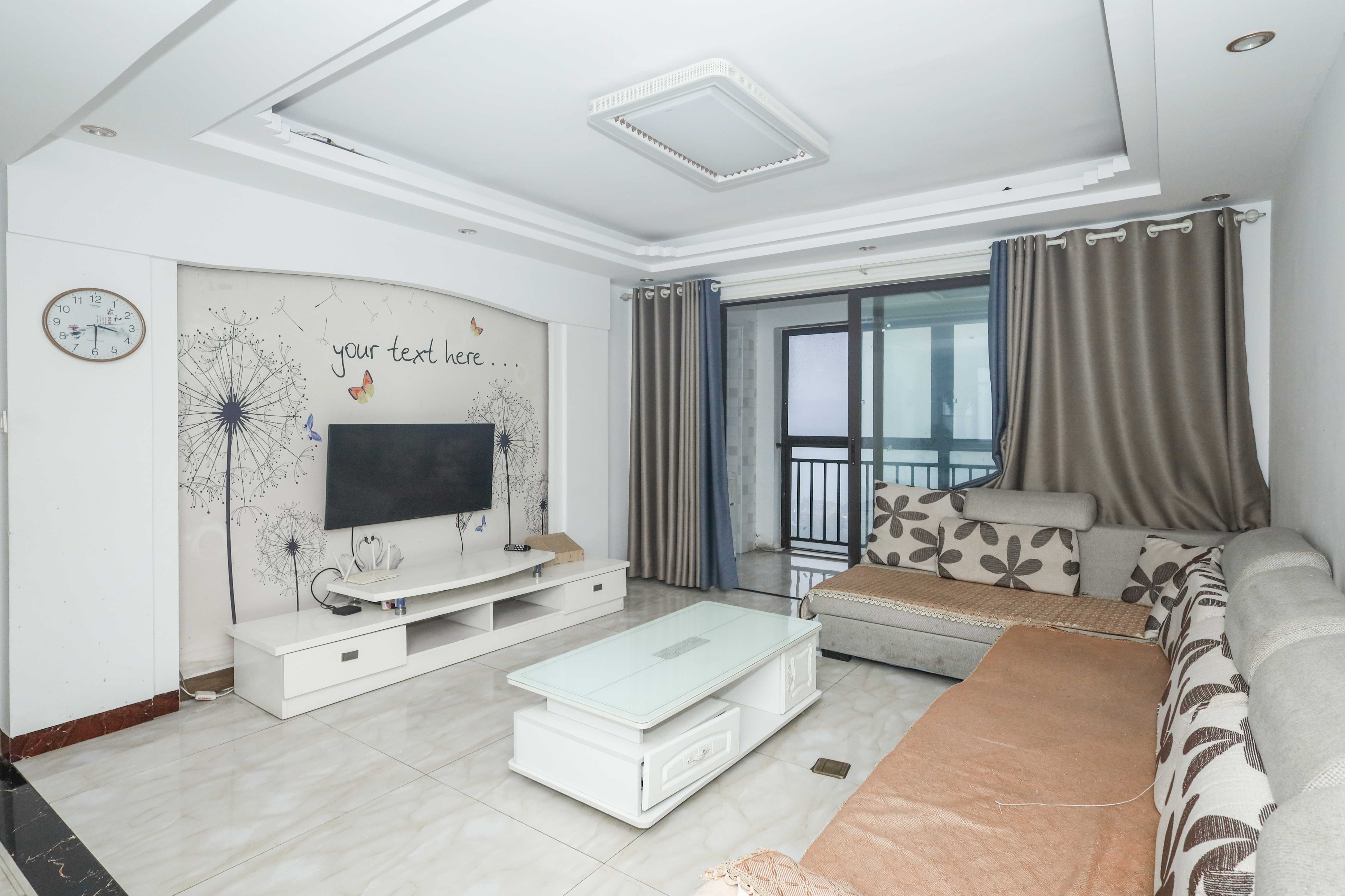 和泓梅溪四季 5室2厅2卫 178.0万 和泓梅溪四季 5室2厅2卫 178.0万客厅