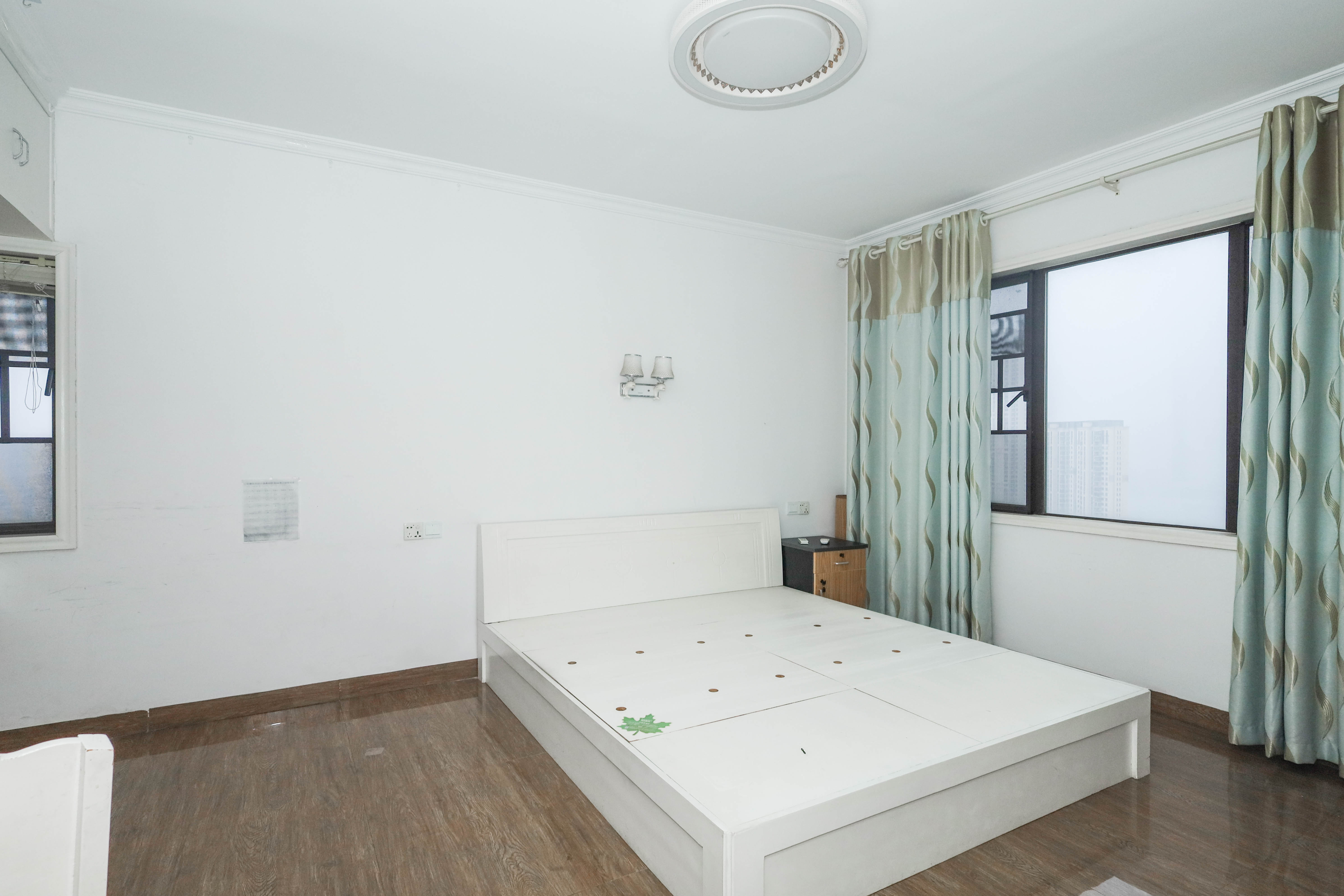 和泓梅溪四季 5室2厅2卫 178.0万 和泓梅溪四季 5室2厅2卫 178.0万卧室