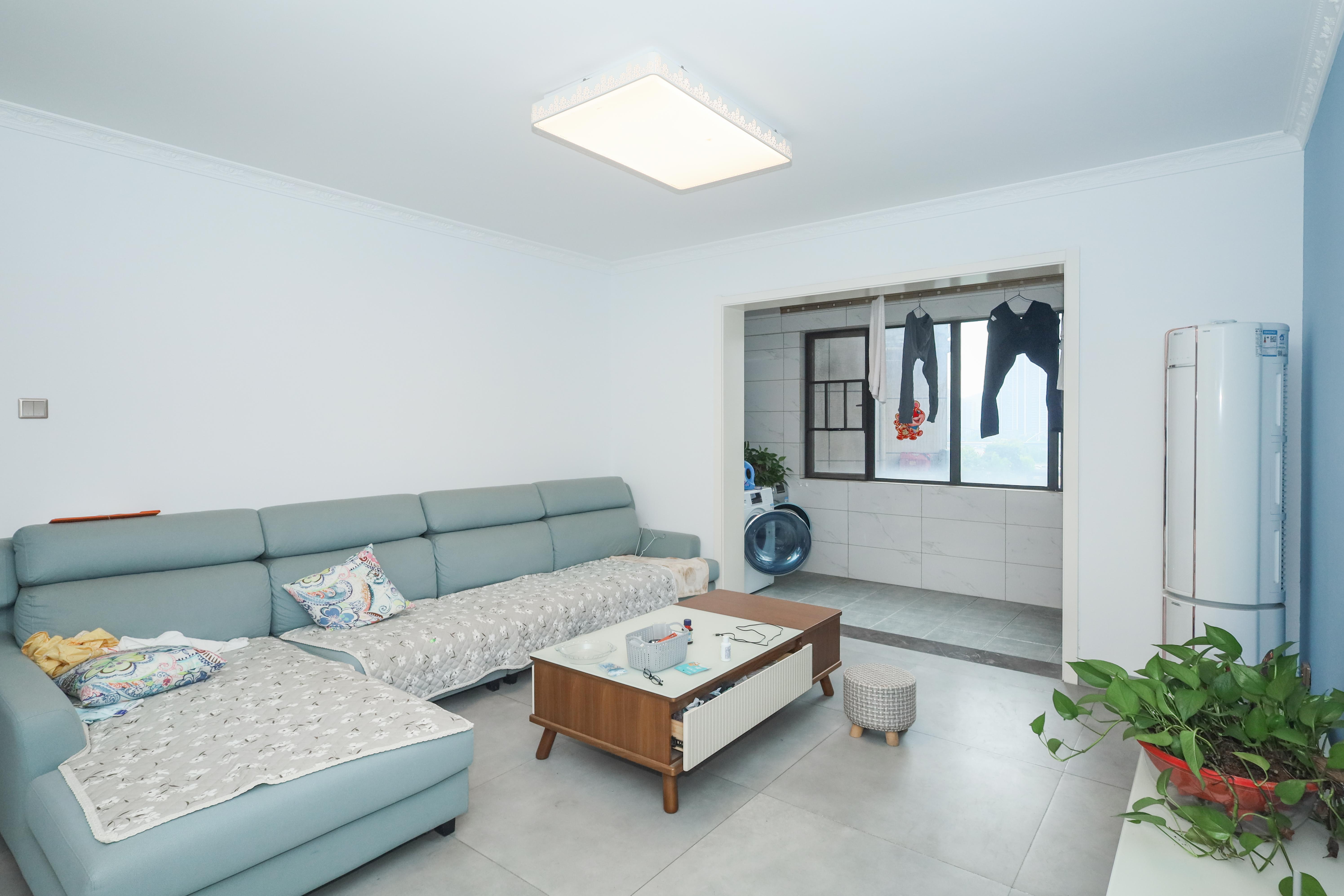 中国铁建梅溪青秀二期  4室2厅2卫    225.0万客厅