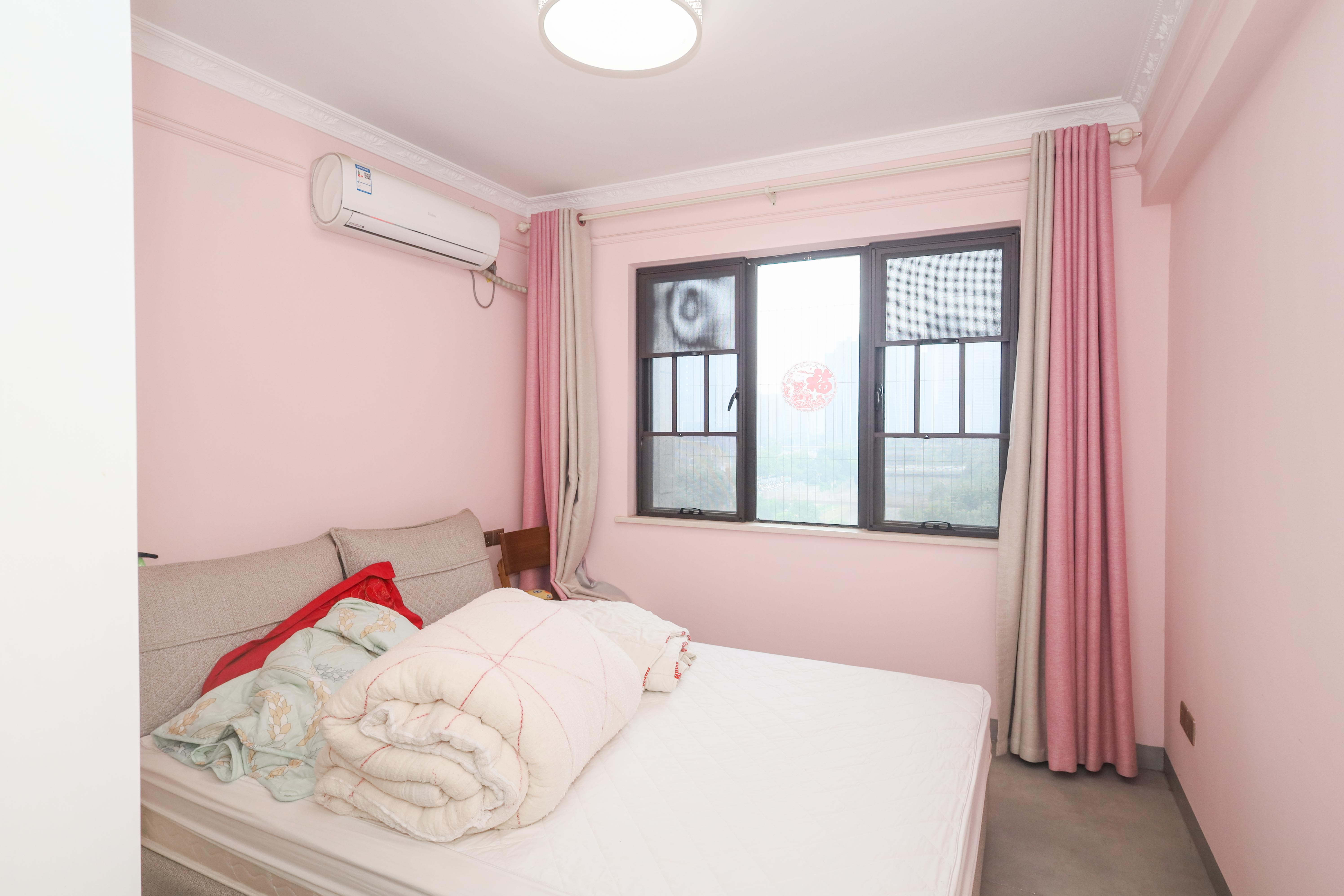 中国铁建梅溪青秀二期  4室2厅2卫    225.0万卧室