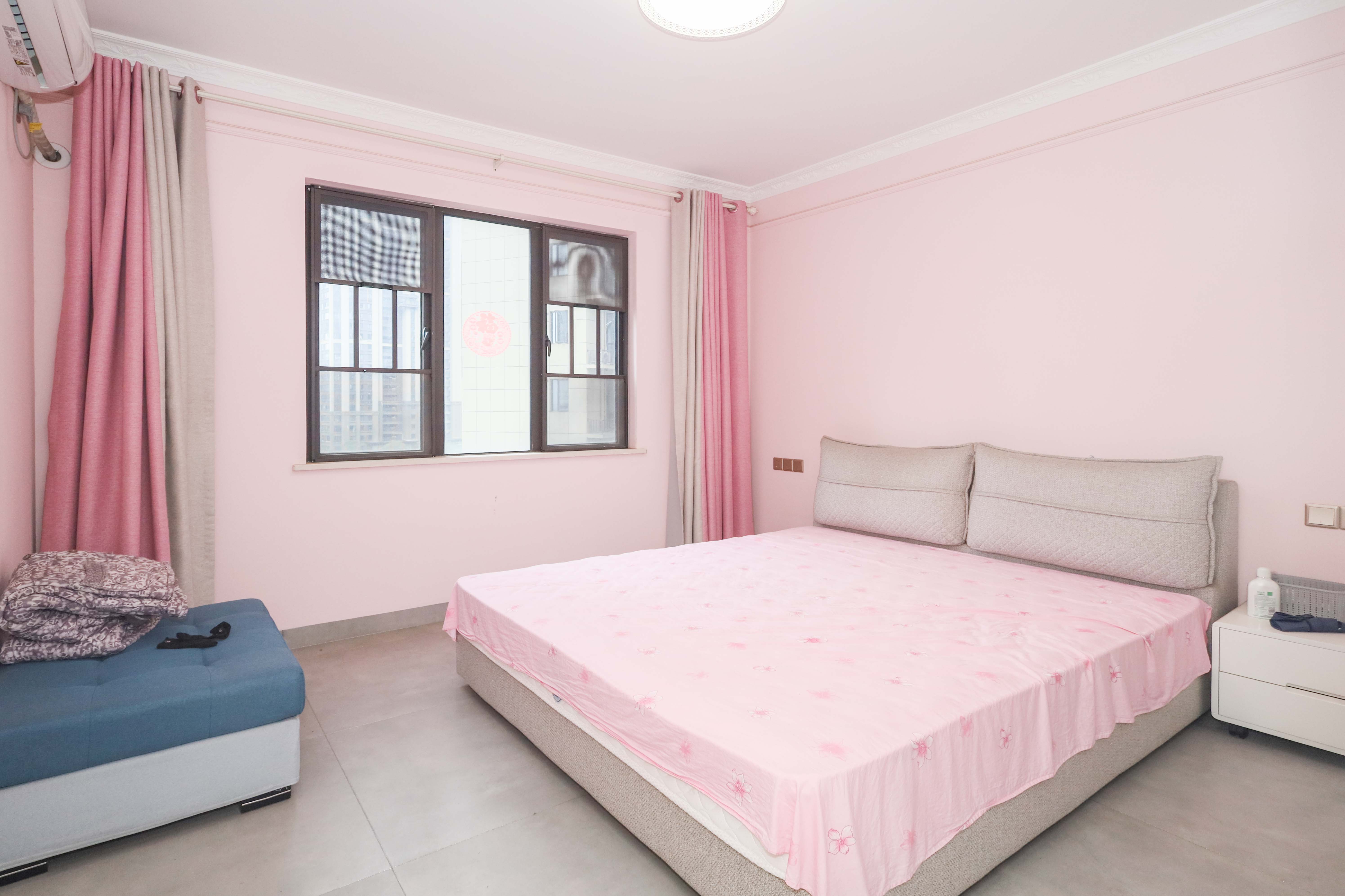 中国铁建梅溪青秀二期  4室2厅2卫    225.0万卧室