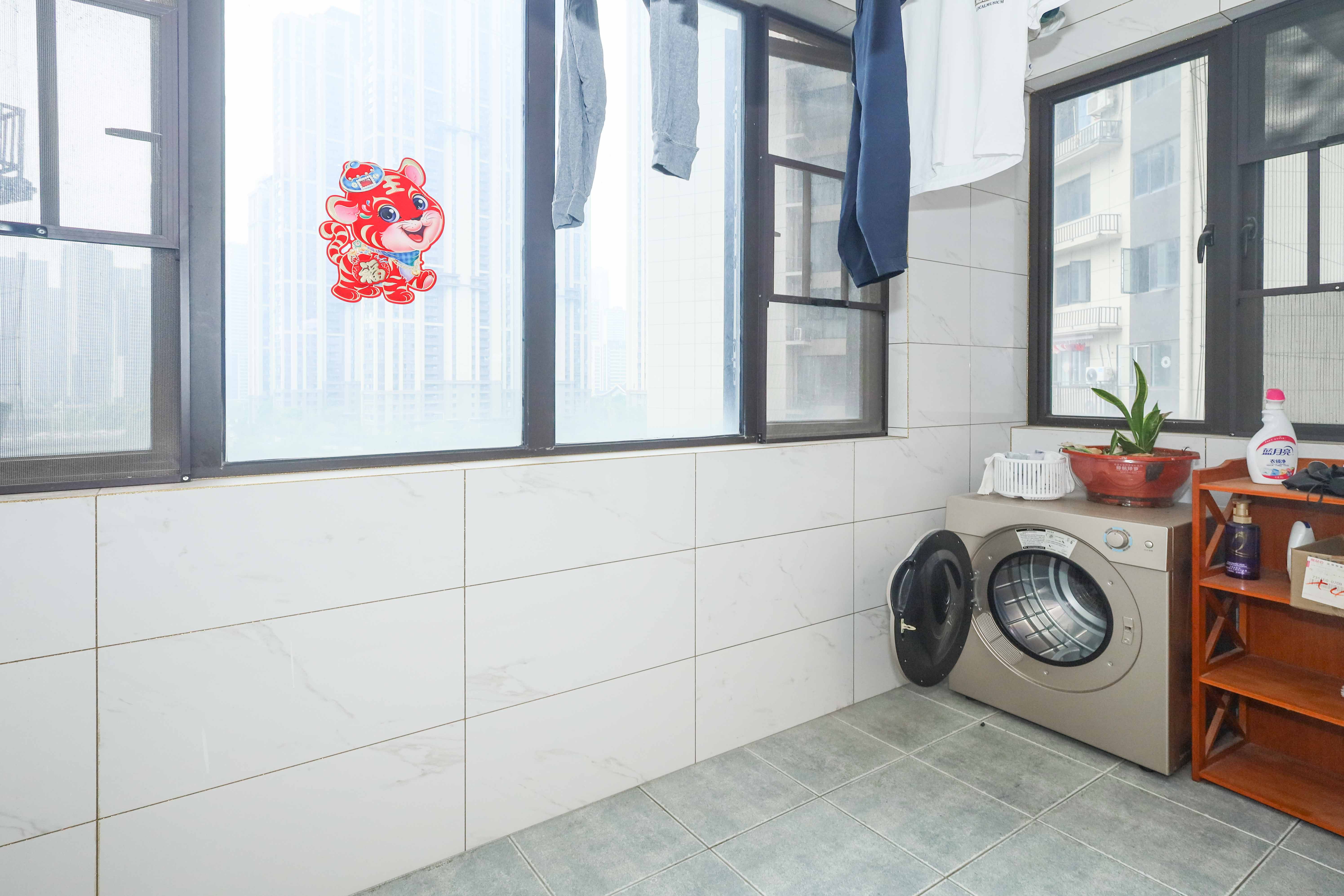 中国铁建梅溪青秀二期  4室2厅2卫    225.0万阳台