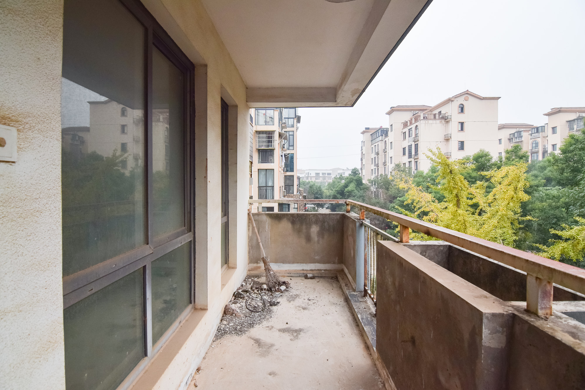 中新森林海  3室2厅2卫    72.0万 中新森林海  3室2厅2卫    72.0万阳台