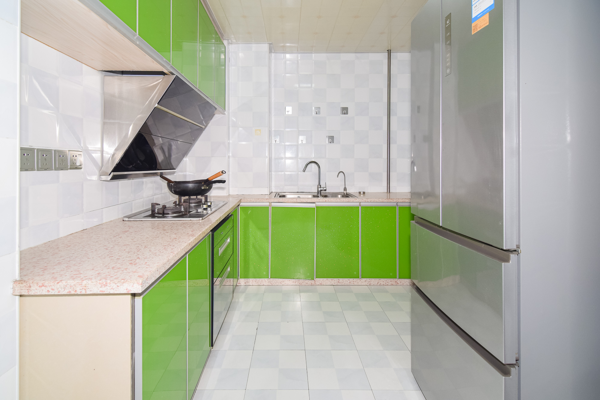 中鼎江岸花城  2室2厅1卫    40.0万 中鼎江岸花城  2室2厅1卫    40.0万厨房