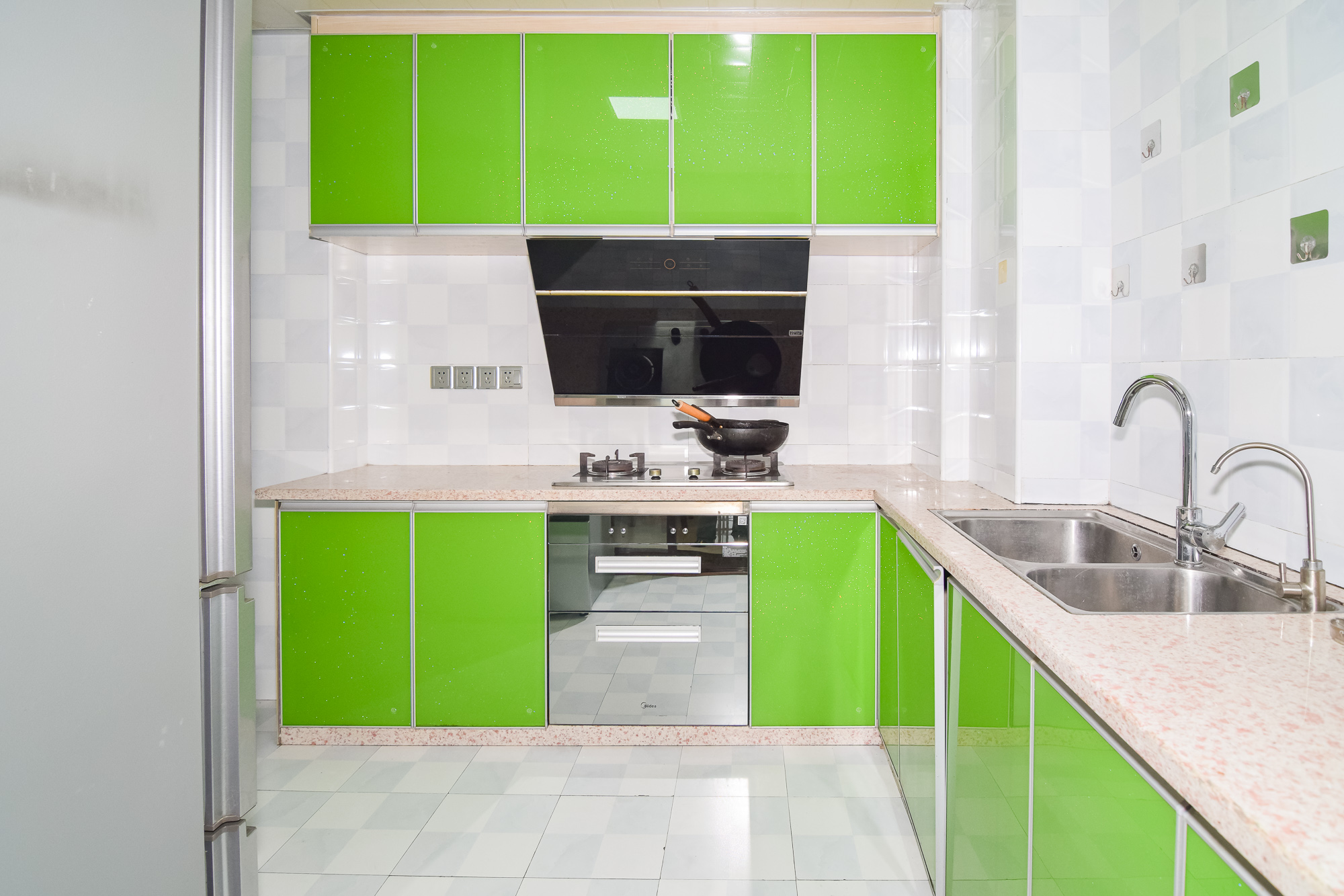 中鼎江岸花城  2室2厅1卫    40.0万 中鼎江岸花城  2室2厅1卫    40.0万厨房