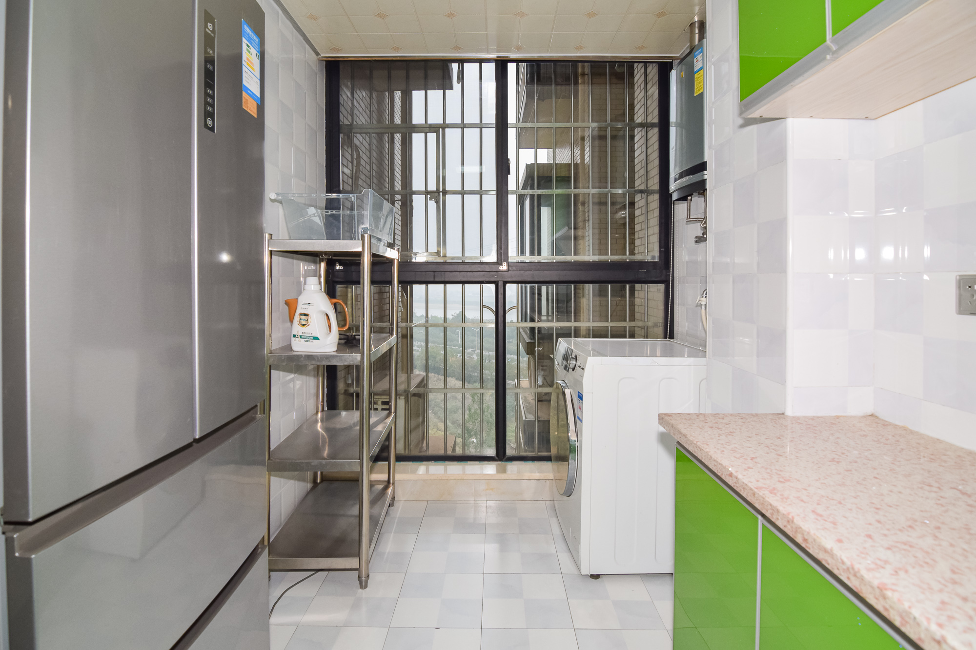 中鼎江岸花城  2室2厅1卫    40.0万 中鼎江岸花城  2室2厅1卫    40.0万厨房