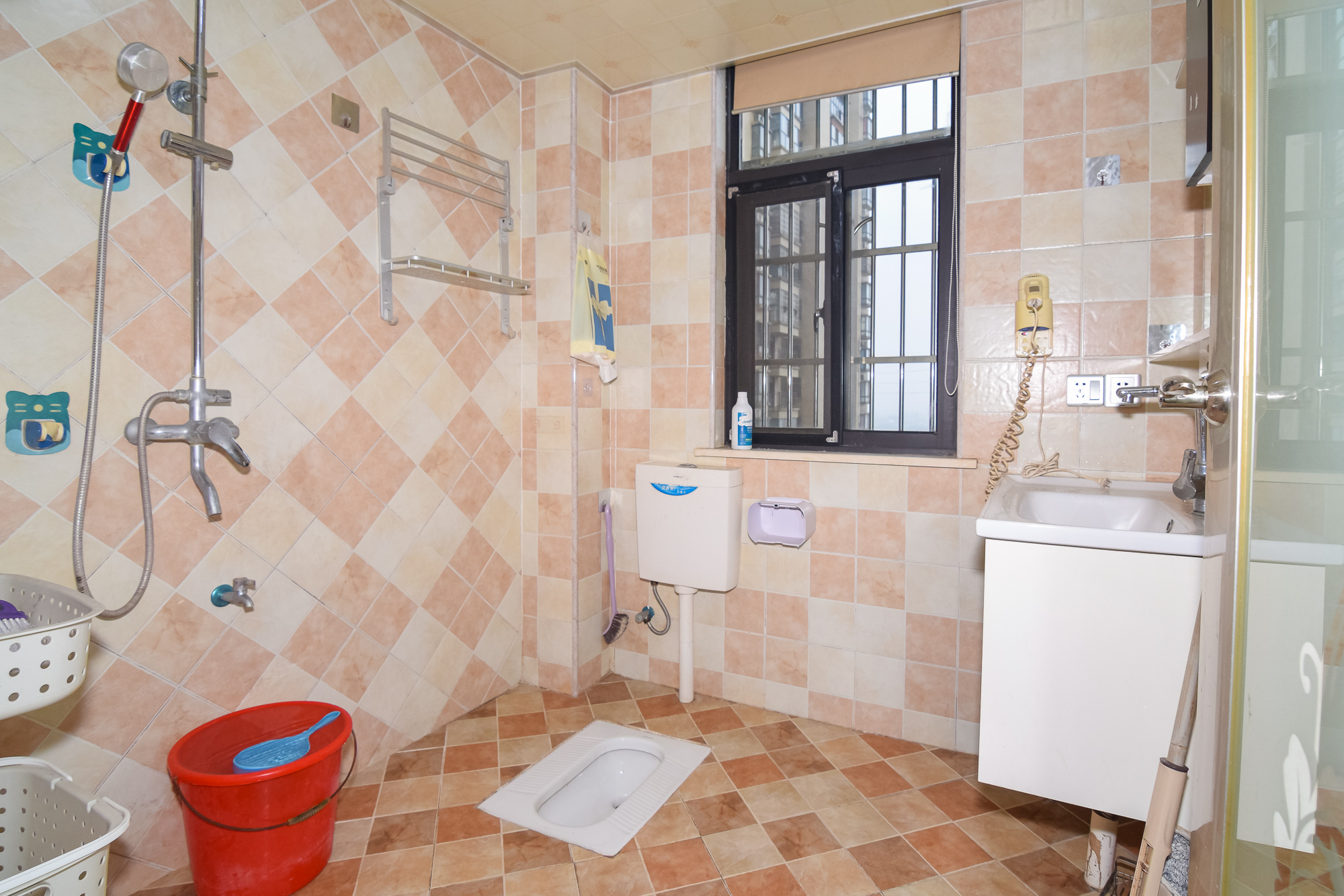 中鼎江岸花城  2室2厅1卫    40.0万 中鼎江岸花城  2室2厅1卫    40.0万卫生间