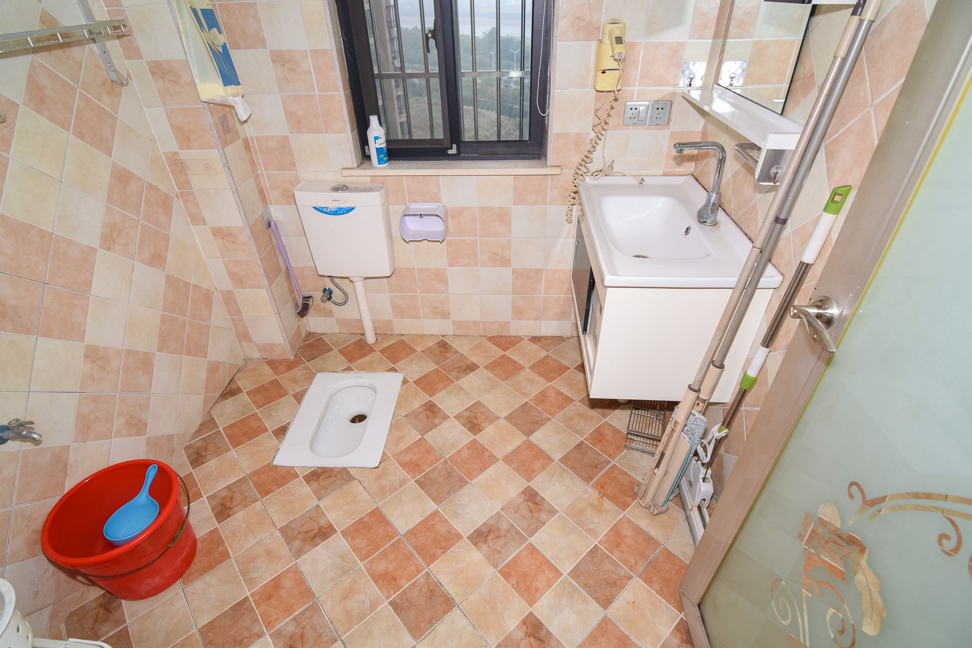 中鼎江岸花城  2室2厅1卫    40.0万 中鼎江岸花城  2室2厅1卫    40.0万卫生间