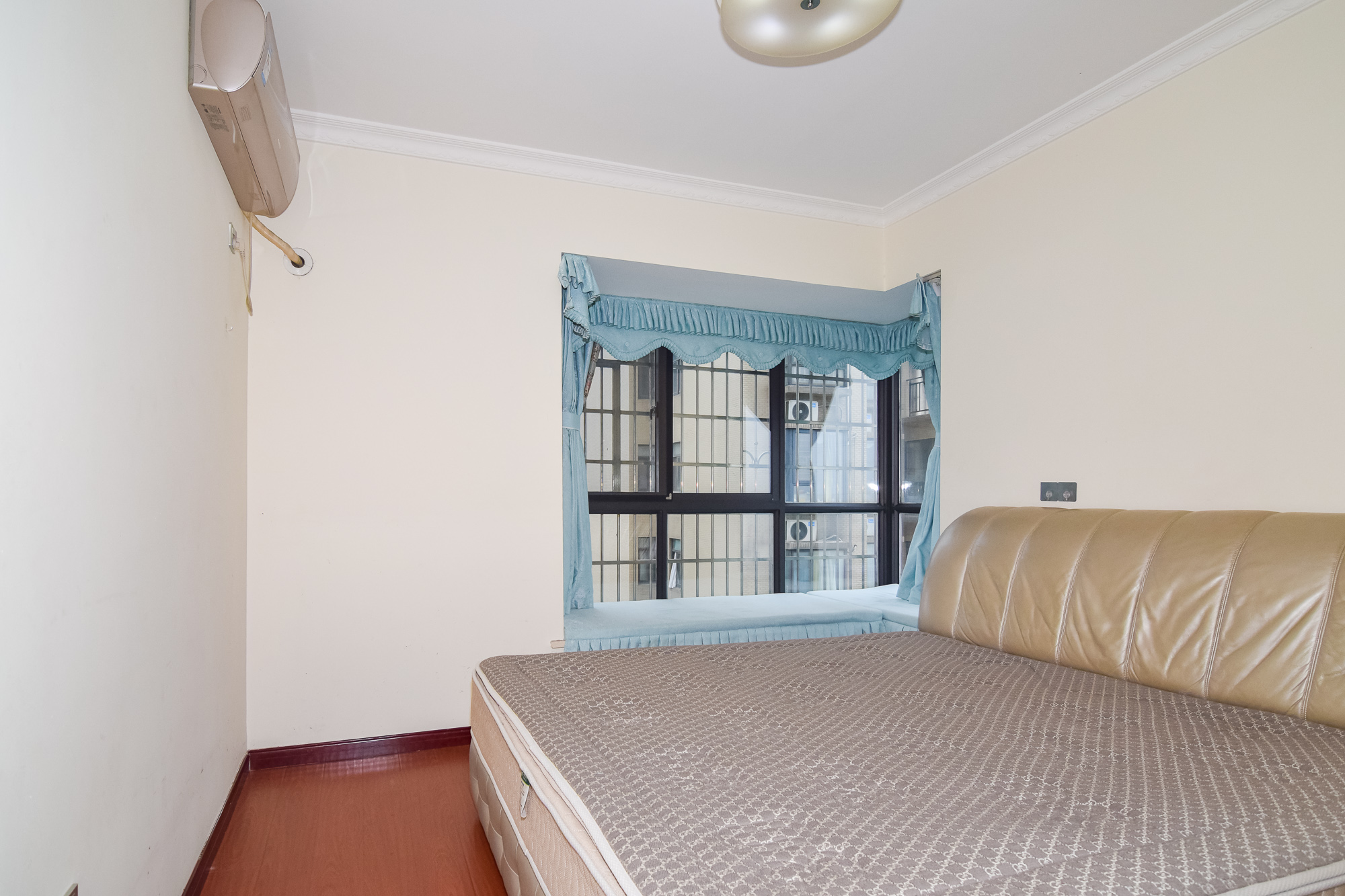 中鼎江岸花城  2室2厅1卫    40.0万 中鼎江岸花城  2室2厅1卫    40.0万卧室