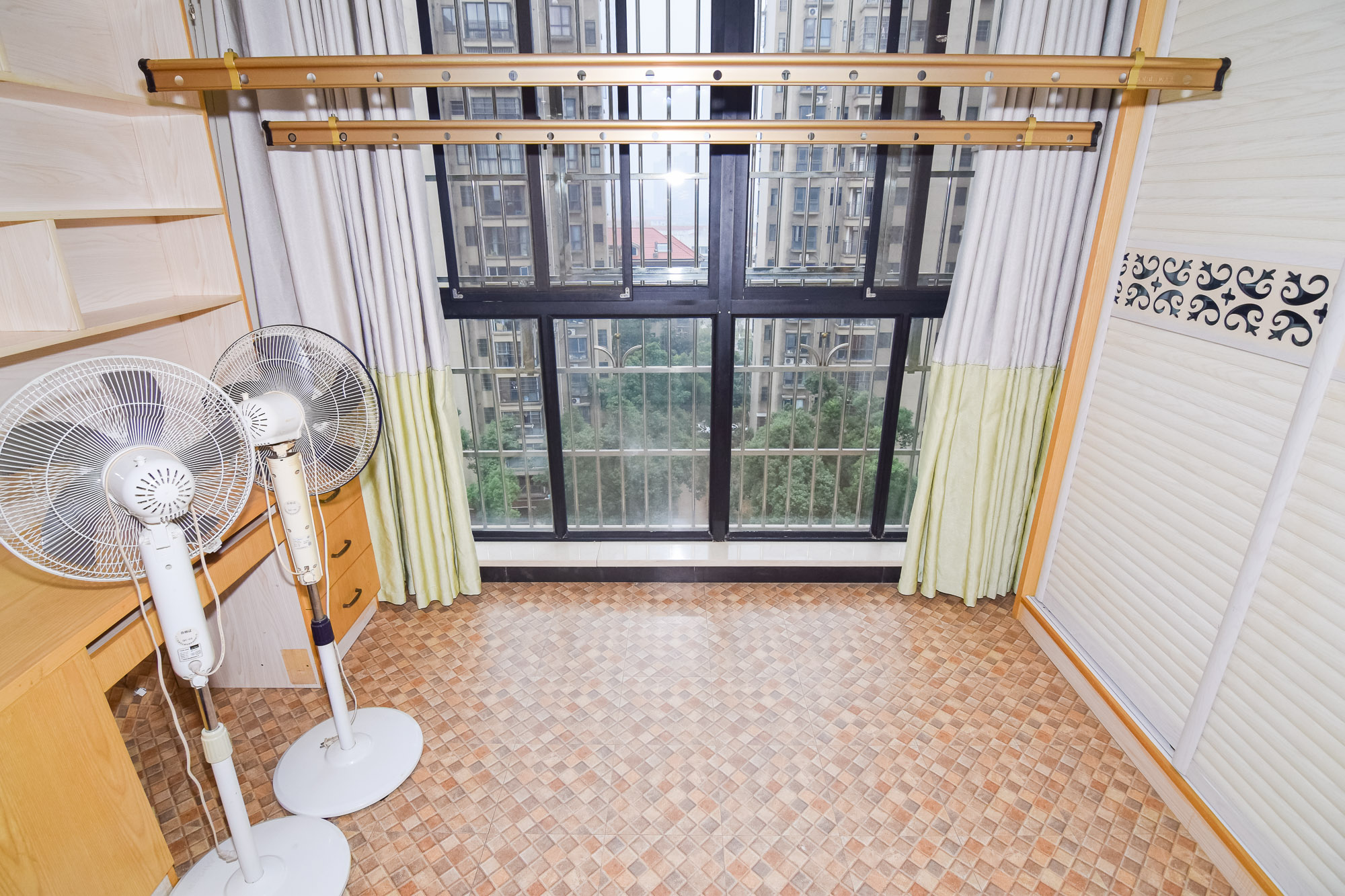 中鼎江岸花城  2室2厅1卫    40.0万 中鼎江岸花城  2室2厅1卫    40.0万阳台