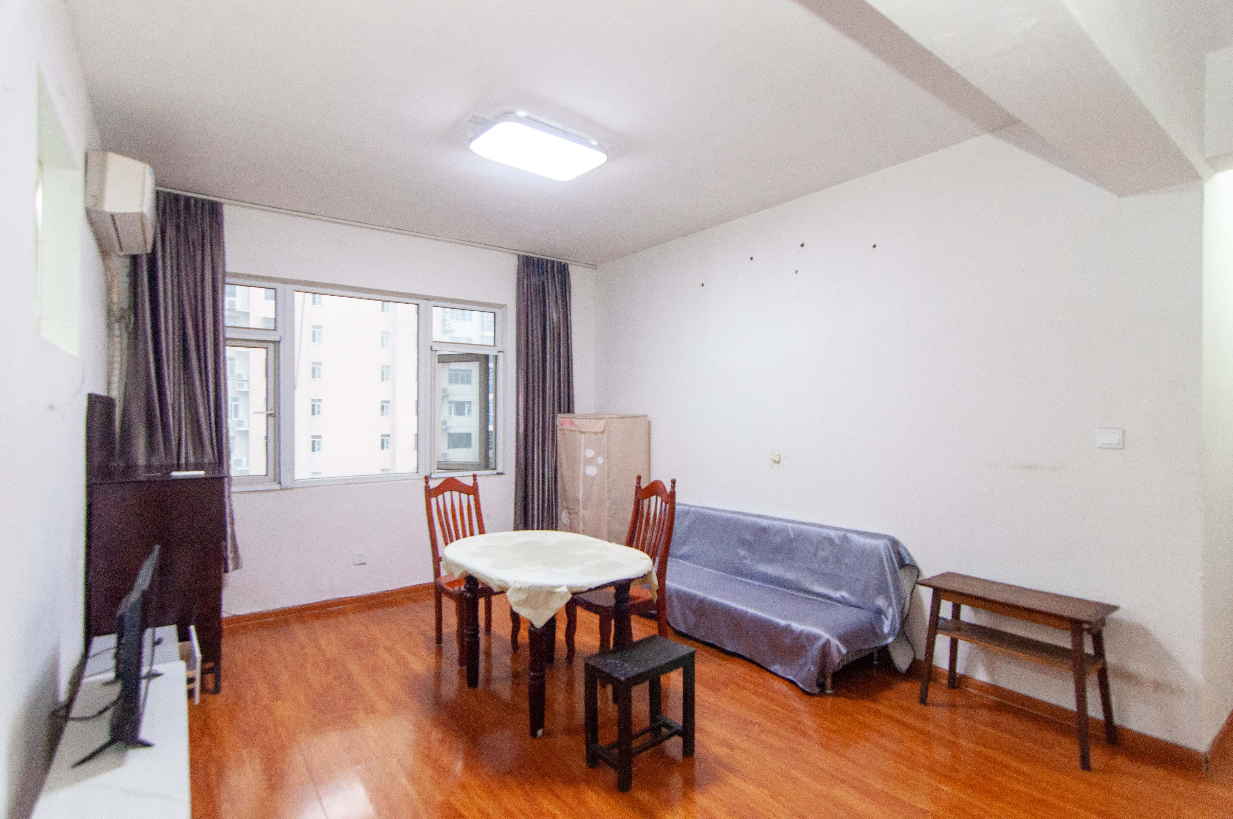 中房F联邦 2室2厅1卫 49.0万 中房F联邦 2室2厅1卫 49.0万客厅