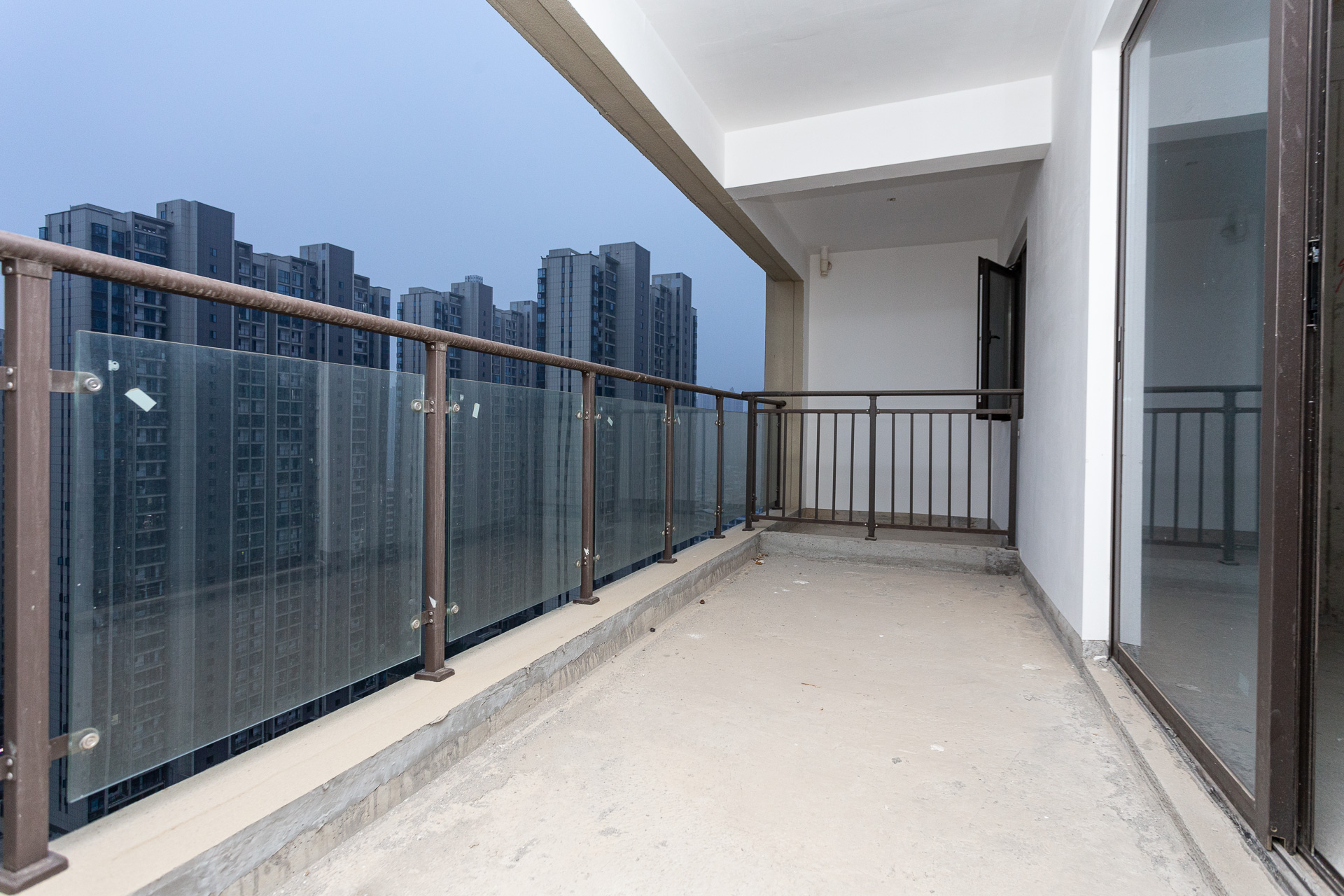 润和湘江天地D区 4室2厅2卫 137.8万 润和湘江天地D区 4室2厅2卫 137.8万阳台