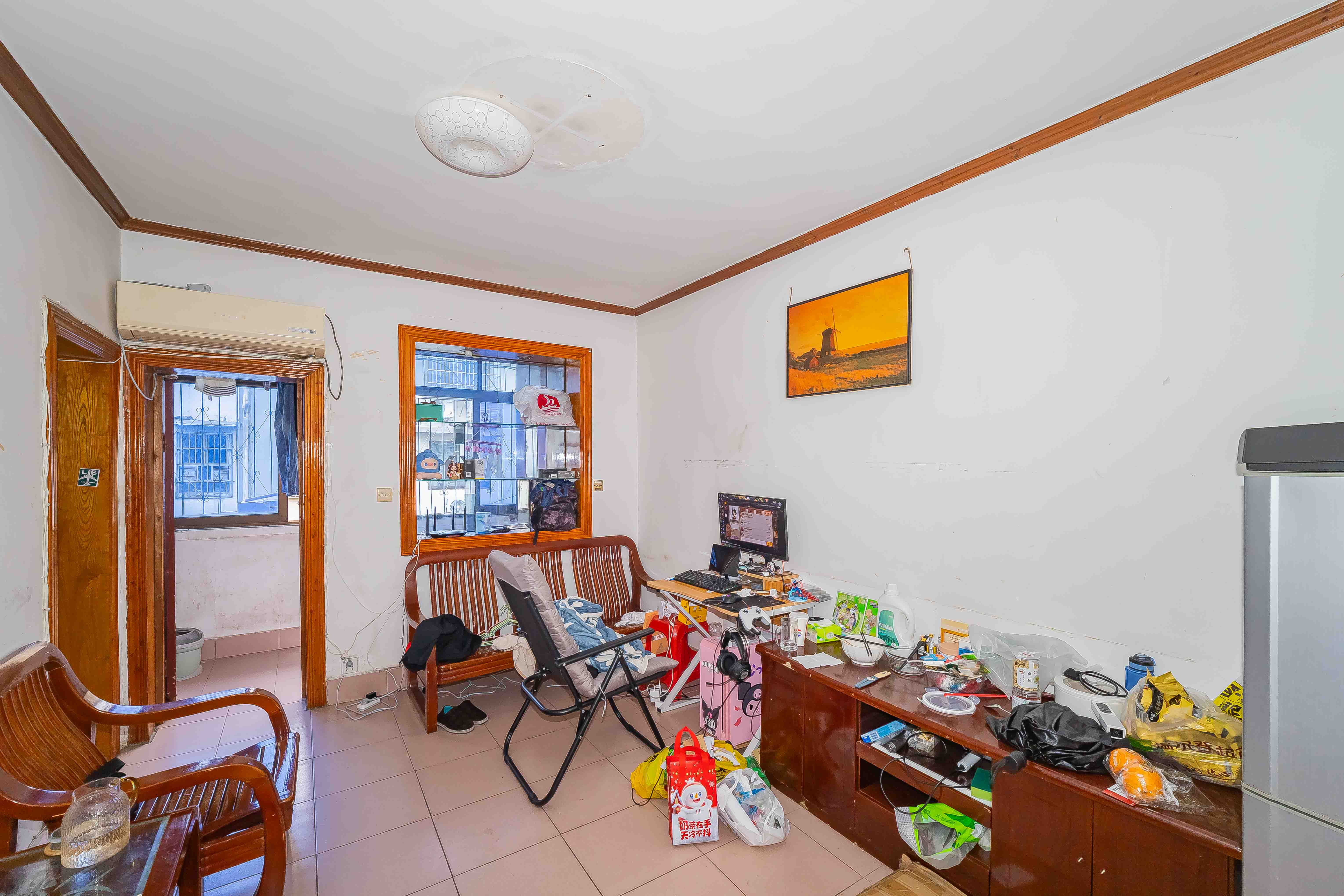 解放四村石子冲 1室1厅1卫 18.5万 解放四村石子冲 1室1厅1卫 18.5万客厅