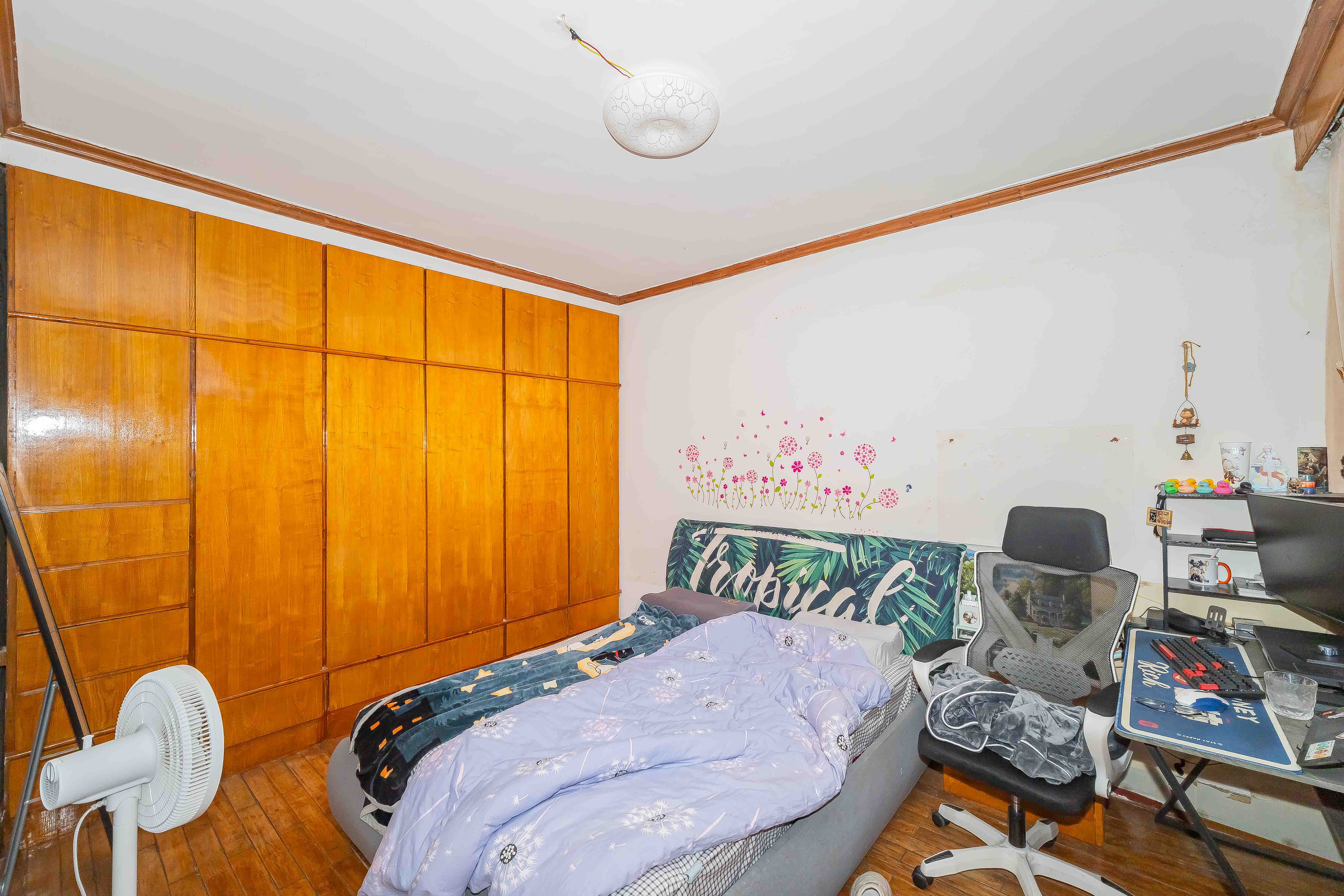 解放四村石子冲 1室1厅1卫 18.5万 解放四村石子冲 1室1厅1卫 18.5万卧室