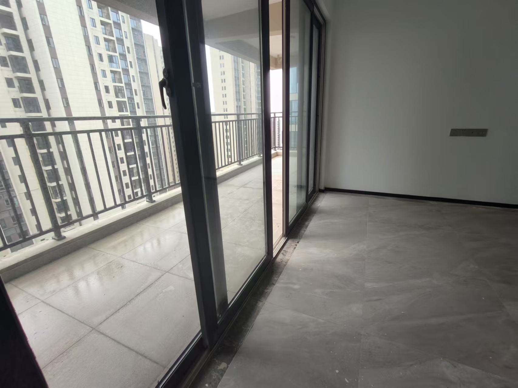 碧桂园华府(碧桂园五期)  3室2厅2卫    1400.0元/月 碧桂园华府(碧桂园五期)  3室2厅2卫    1400.0元/月室内图