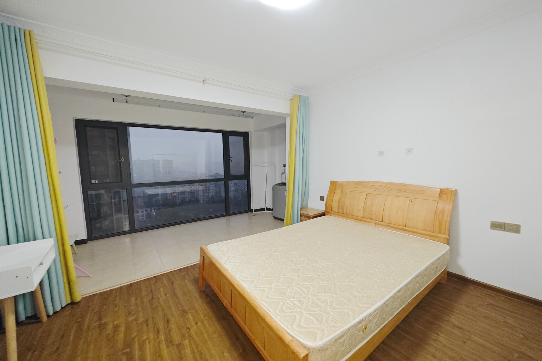 建发中央悦府  4室2厅1卫   280.00万卧室