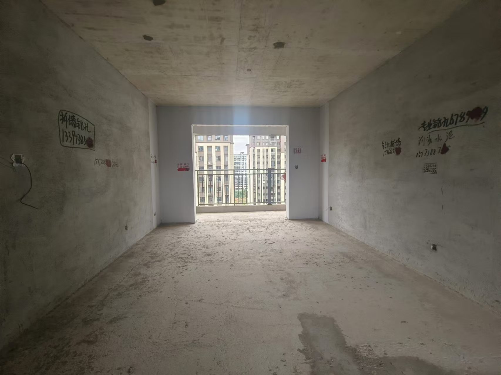 大汉龙城  4室2厅2卫    108.0万 大汉龙城  4室2厅2卫    108.0万室内图1