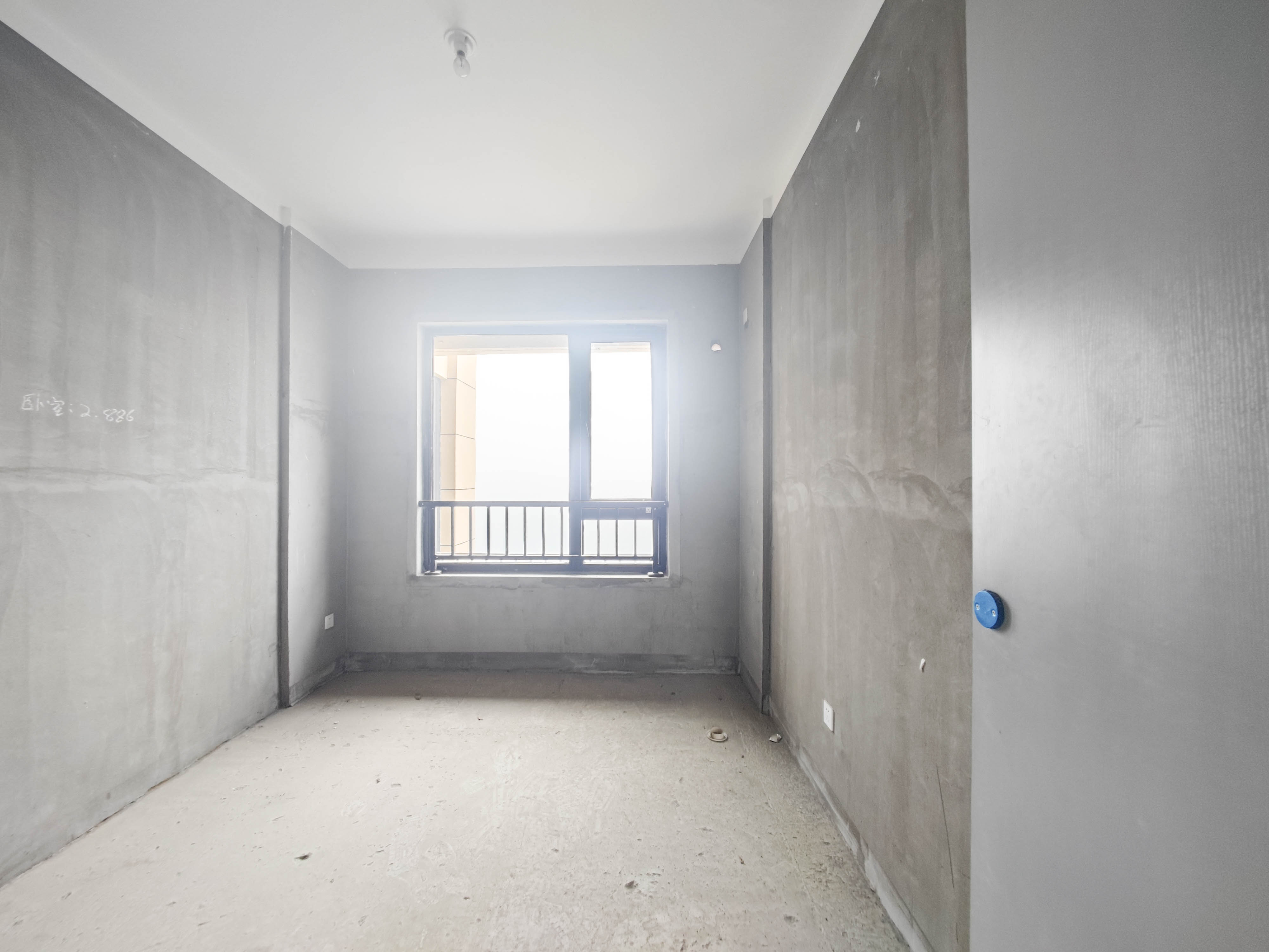 长房半岛蓝湾（观山月）  4室2厅2卫    104.0万卧室