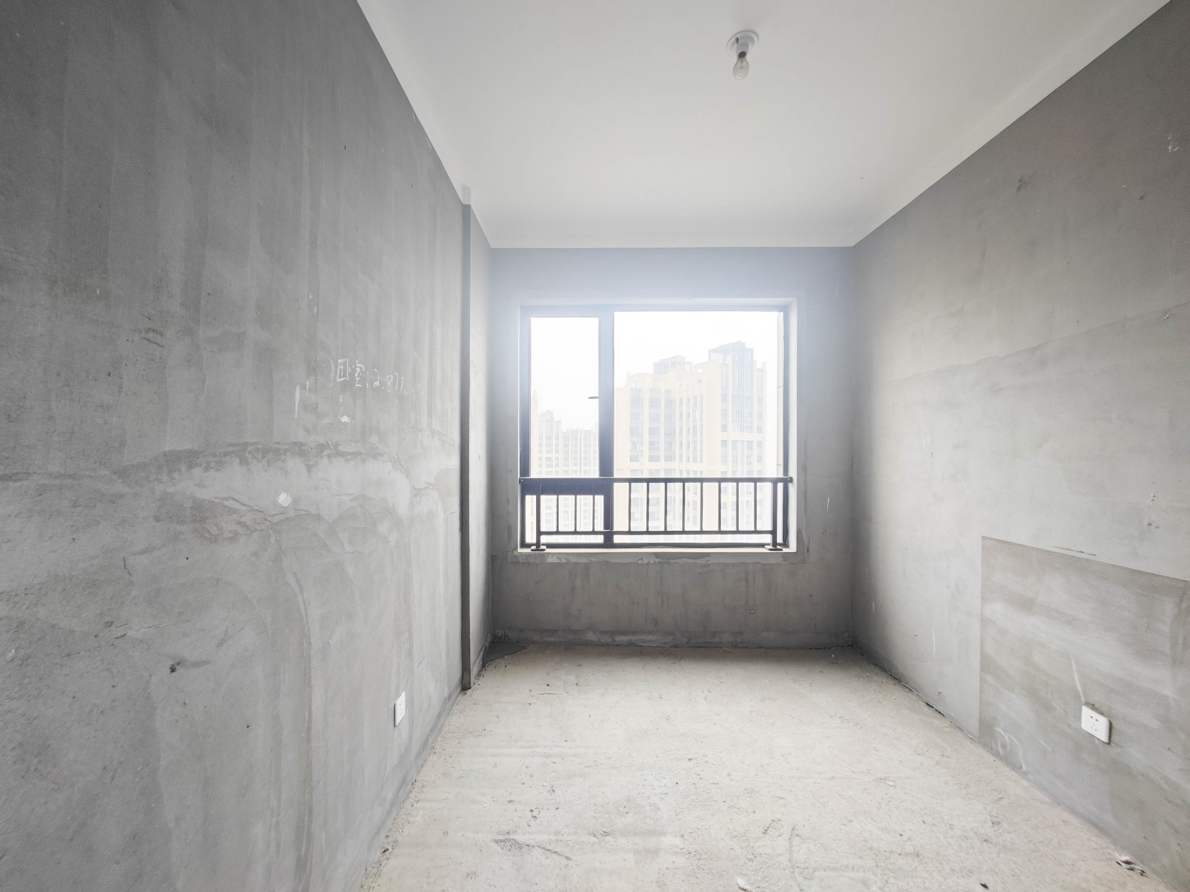 长房半岛蓝湾（观山月）  4室2厅2卫    104.0万卧室