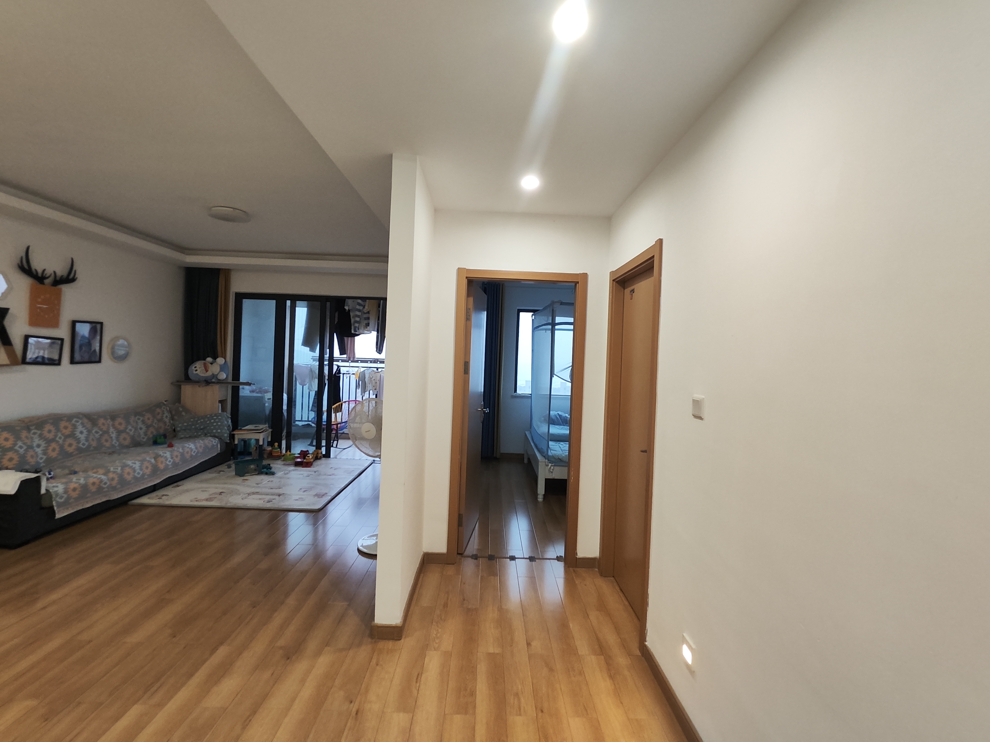 中建嘉和城凤凰台(中建瑞兴家园)  3室2厅1卫    89.0万 中建嘉和城凤凰台(中建瑞兴家园)  3室2厅1卫    89.0万客厅