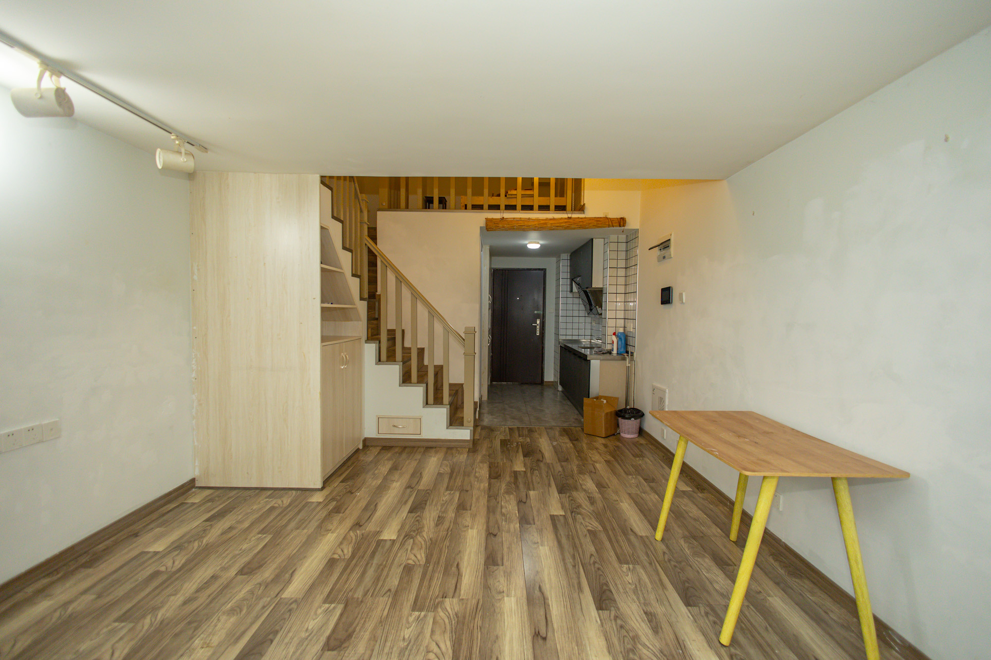 华润置地广场二期  2室1厅1卫    35.8万 华润置地广场二期  2室1厅1卫    35.8万客厅