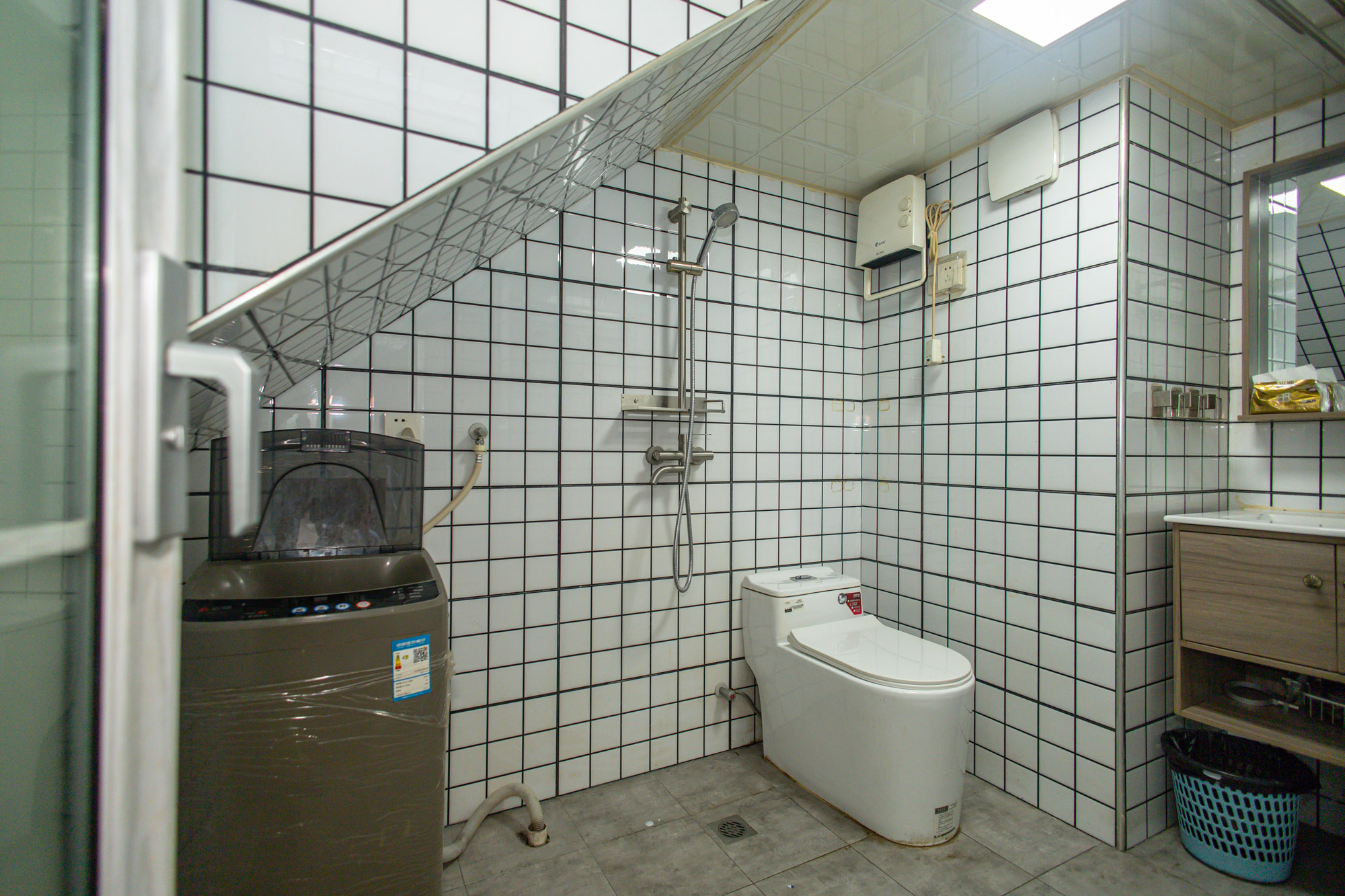 华润置地广场二期  2室1厅1卫    35.8万 华润置地广场二期  2室1厅1卫    35.8万卫生间