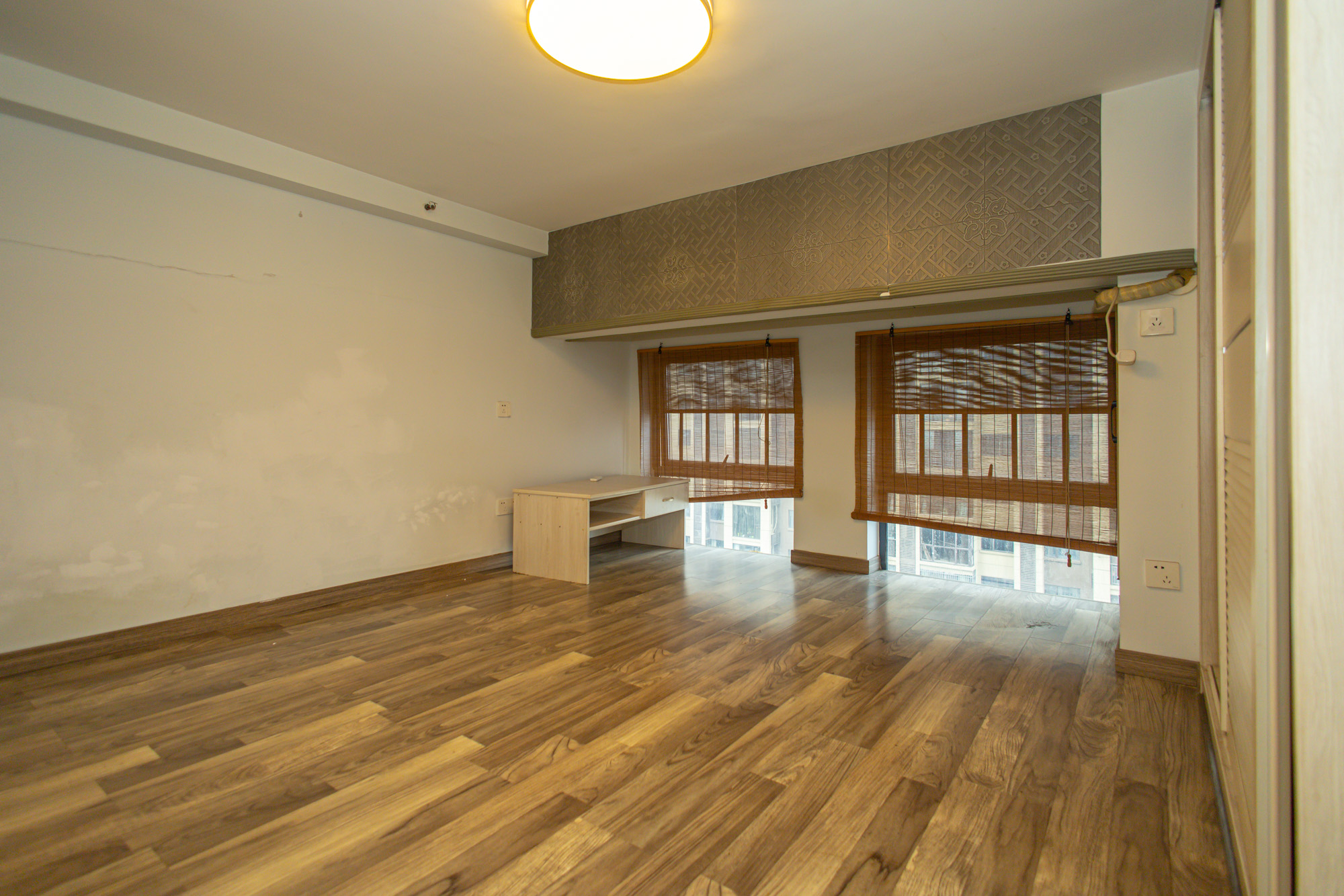 华润置地广场二期  2室1厅1卫    35.8万 华润置地广场二期  2室1厅1卫    35.8万卧室