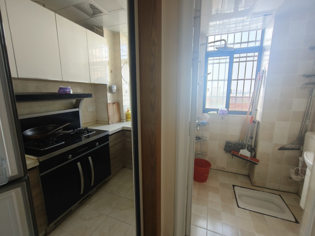 金山俪园 3室2厅2卫 2000.0元/月 金山俪园 3室2厅2卫 2000.0元/月室内图