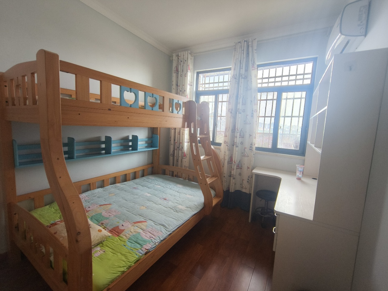 金山俪园 3室2厅2卫 2000.0元/月 金山俪园 3室2厅2卫 2000.0元/月室内图