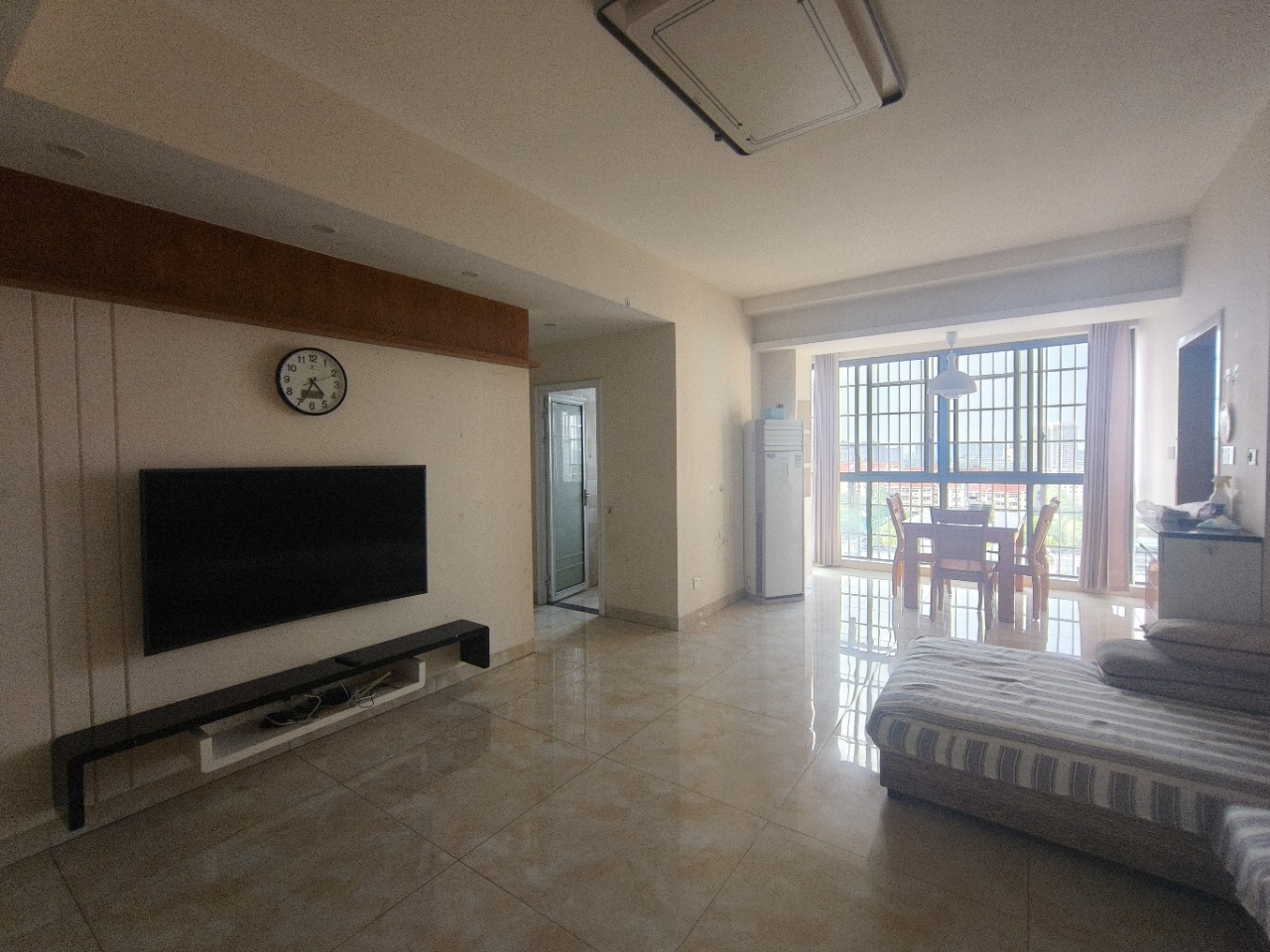 金山俪园 3室2厅2卫 2000.0元/月 金山俪园 3室2厅2卫 2000.0元/月室内图