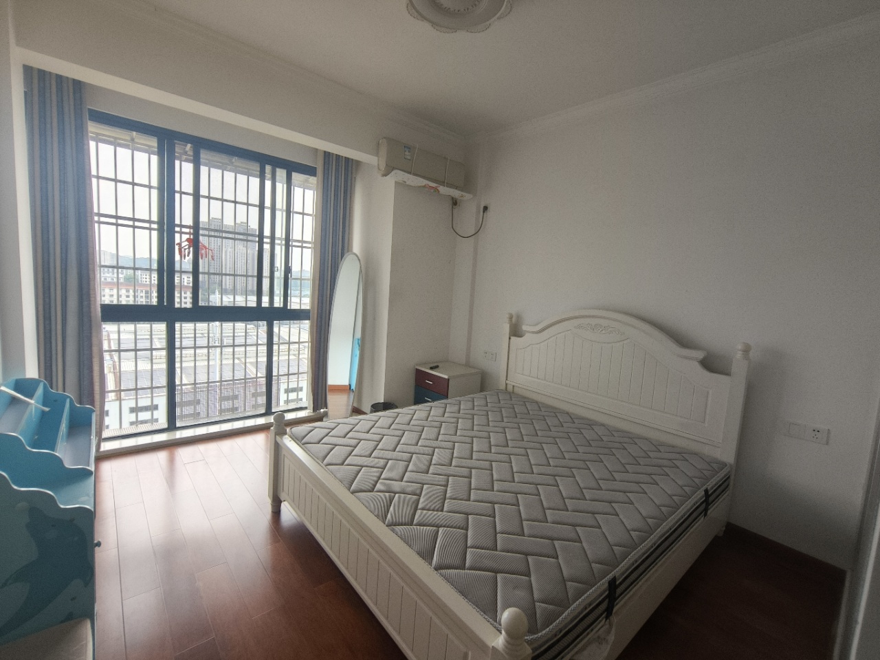 金山俪园 3室2厅2卫 2000.0元/月 金山俪园 3室2厅2卫 2000.0元/月室内图