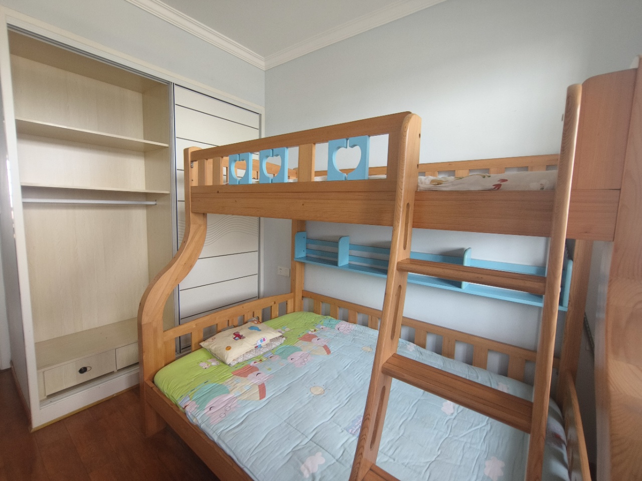 金山俪园 3室2厅2卫 2000.0元/月 金山俪园 3室2厅2卫 2000.0元/月室内图