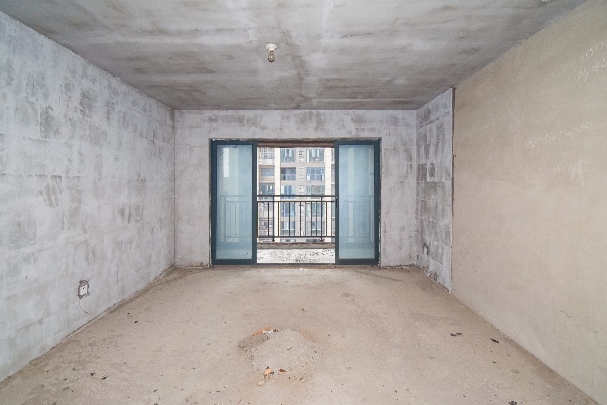 丽景华庭 3室2厅2卫 82.0万 丽景华庭 3室2厅2卫 82.0万客厅