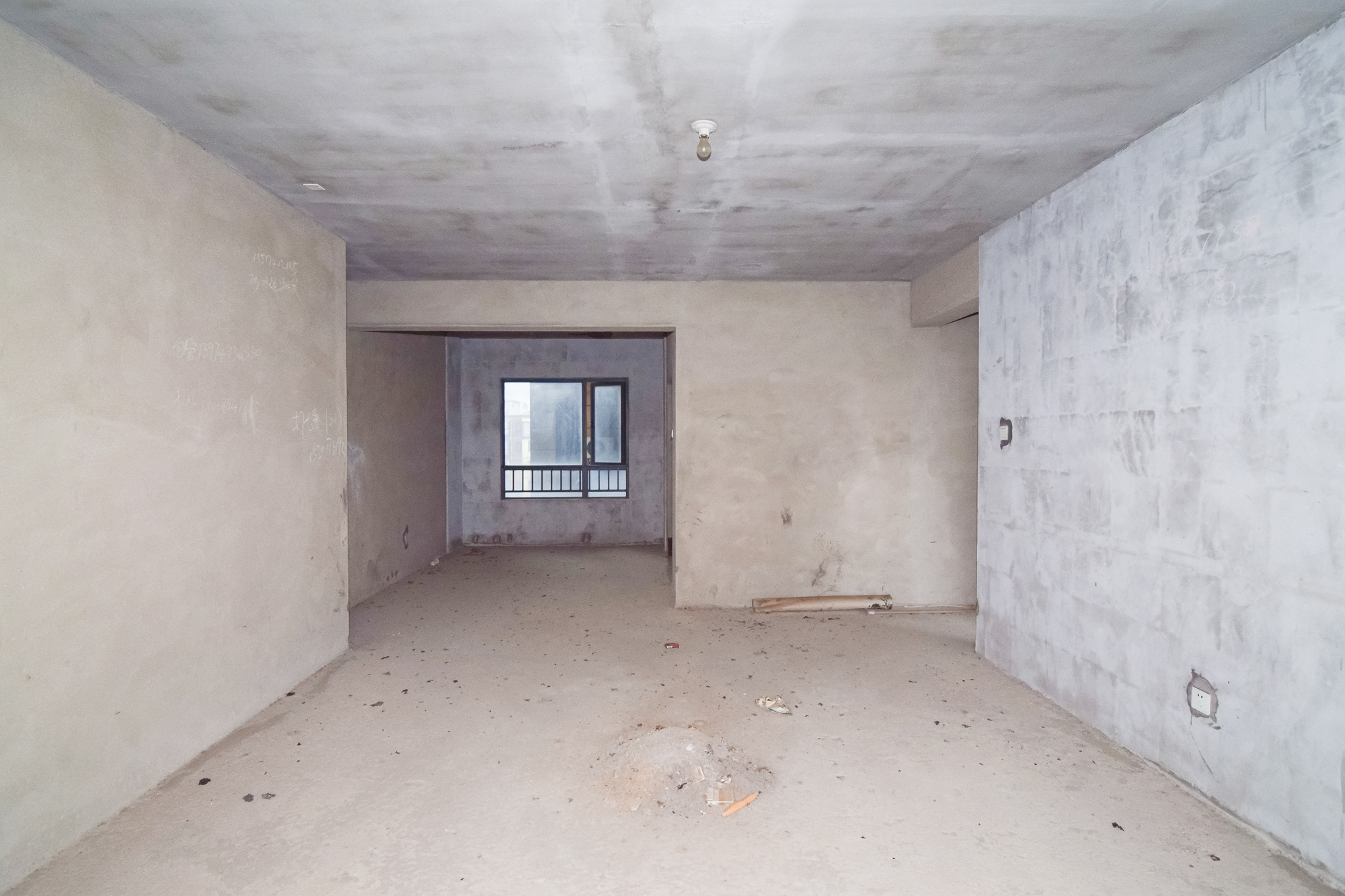 丽景华庭 3室2厅2卫 82.0万 丽景华庭 3室2厅2卫 82.0万客厅