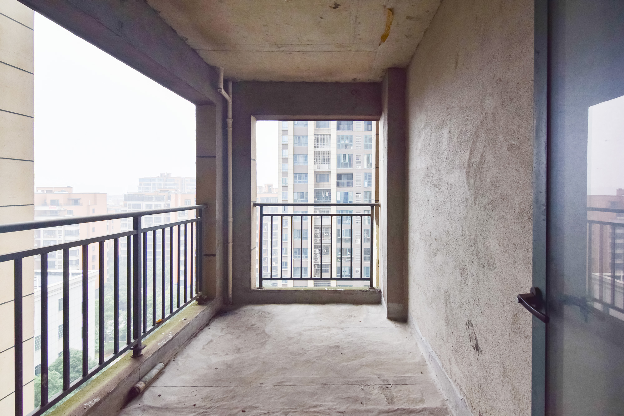 丽景华庭 3室2厅2卫 82.0万 丽景华庭 3室2厅2卫 82.0万阳台