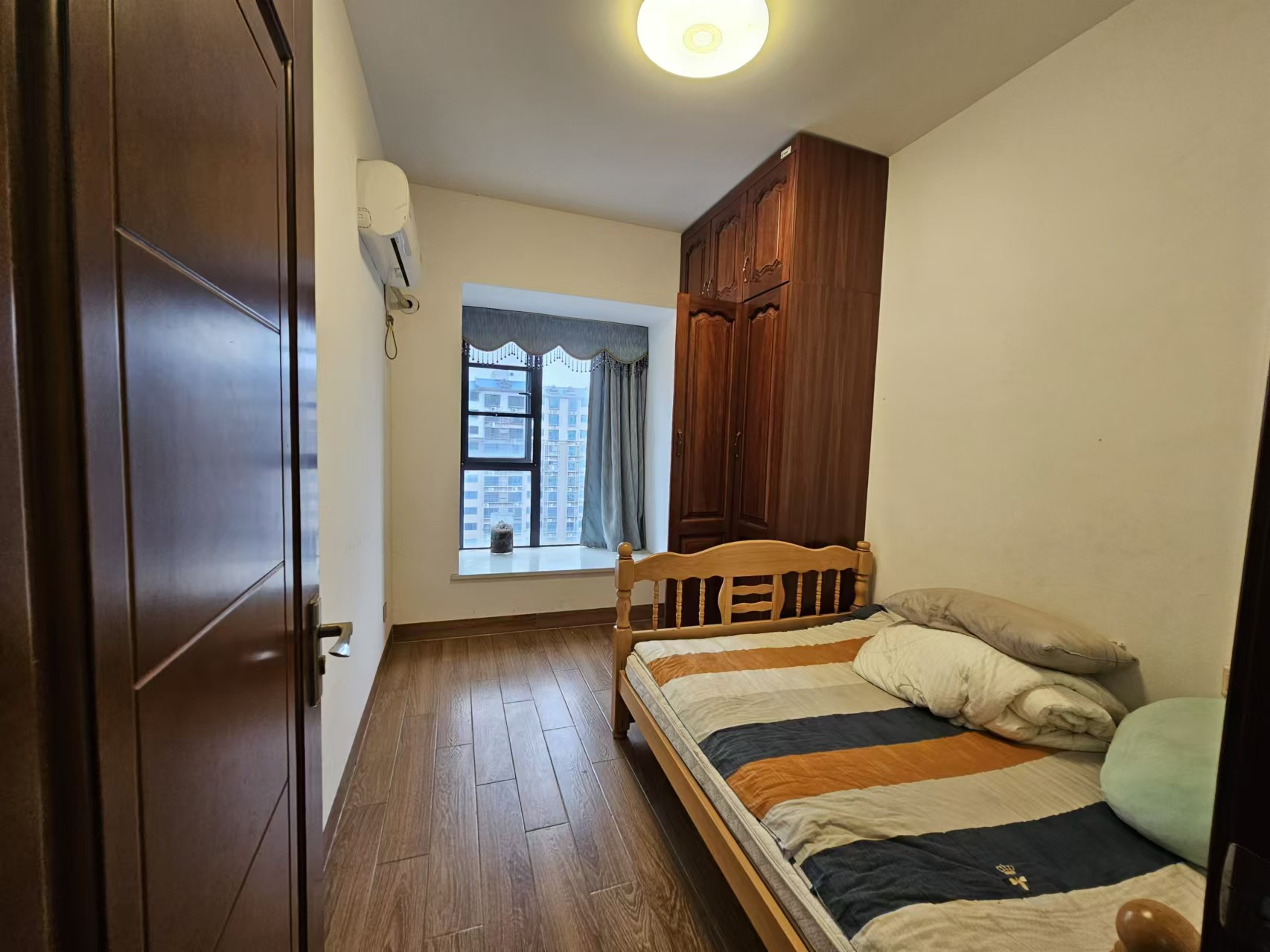 栗雨香堤  4室2厅2卫    2300.0元/月 栗雨香堤  4室2厅2卫    2300.0元/月室内图