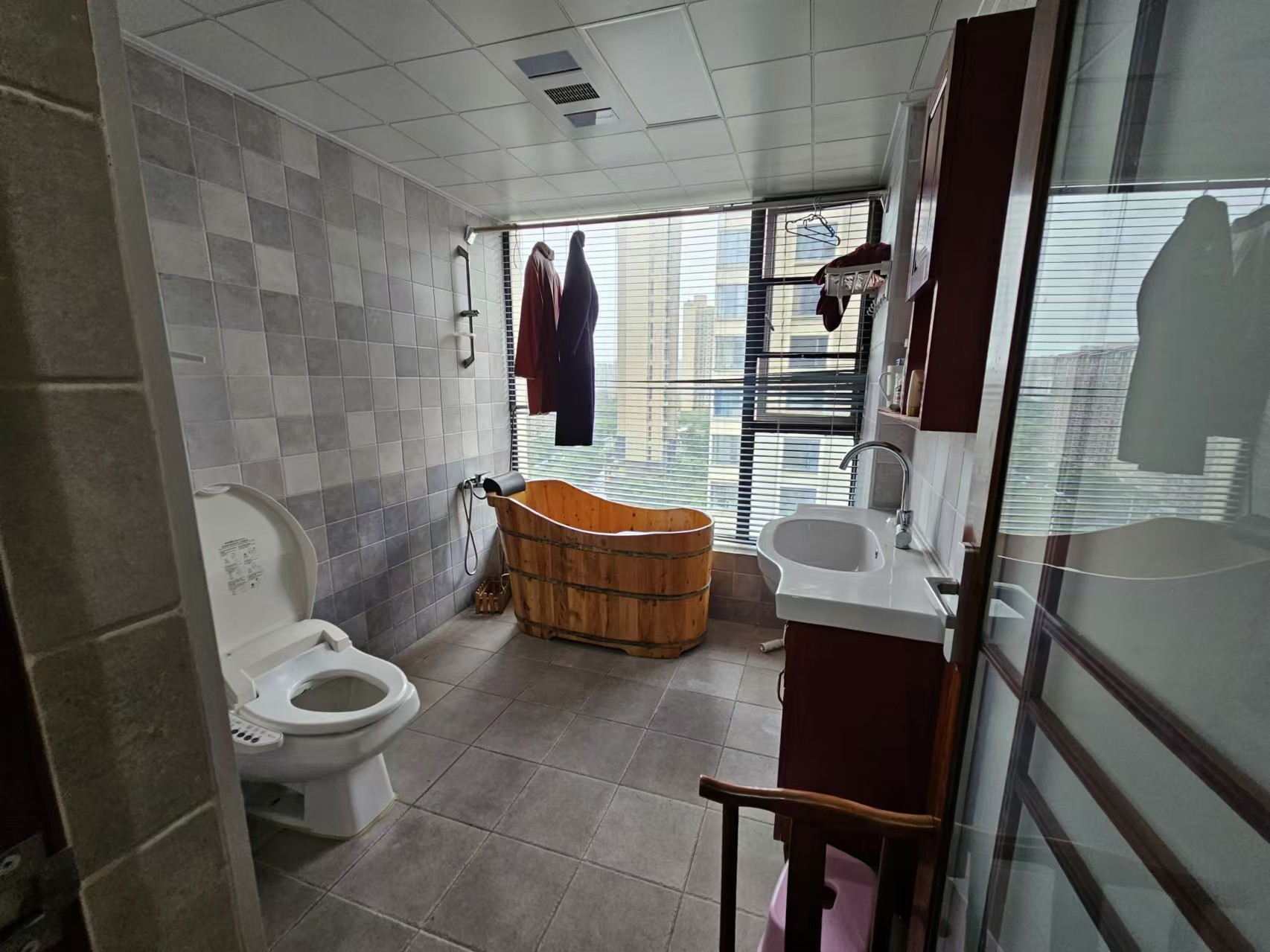 栗雨香堤  4室2厅2卫    2300.0元/月 栗雨香堤  4室2厅2卫    2300.0元/月室内图